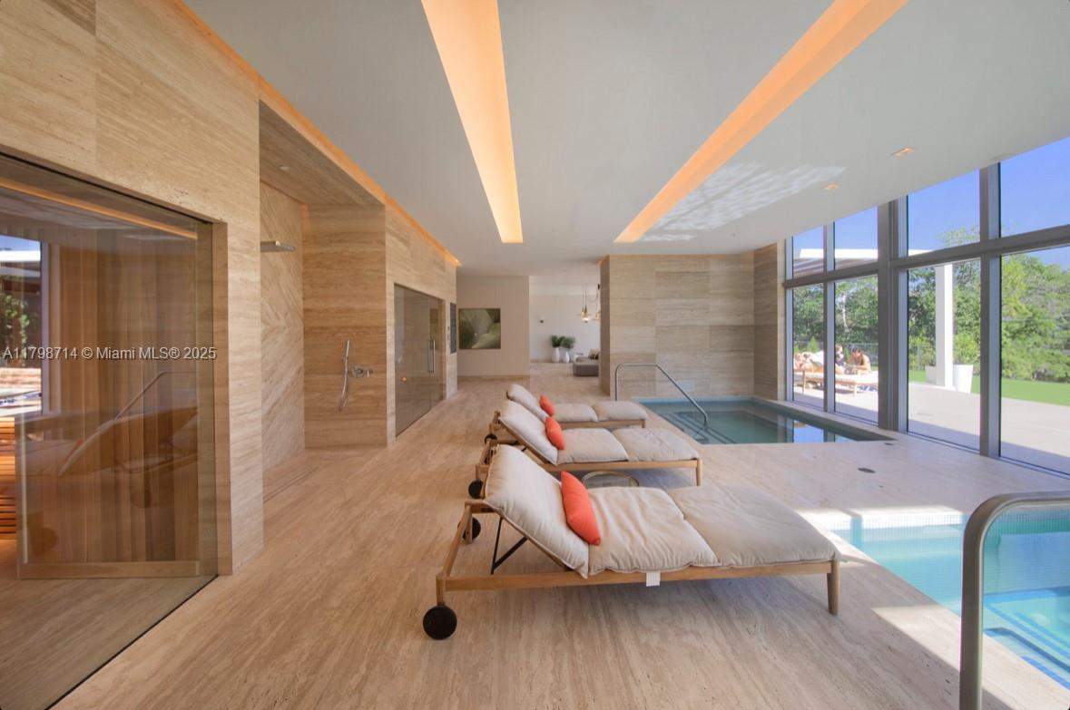 16385 Biscayne Blvd # 404