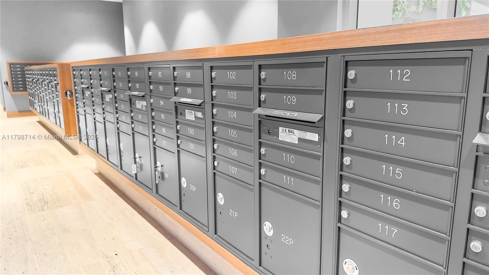 16385 Biscayne Blvd # 404