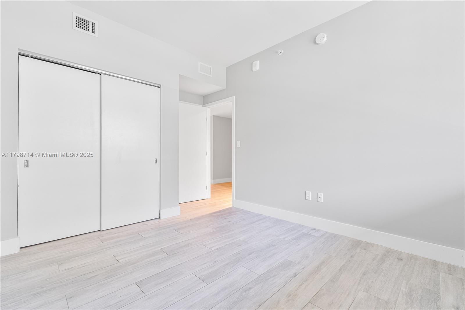 16385 Biscayne Blvd # 404