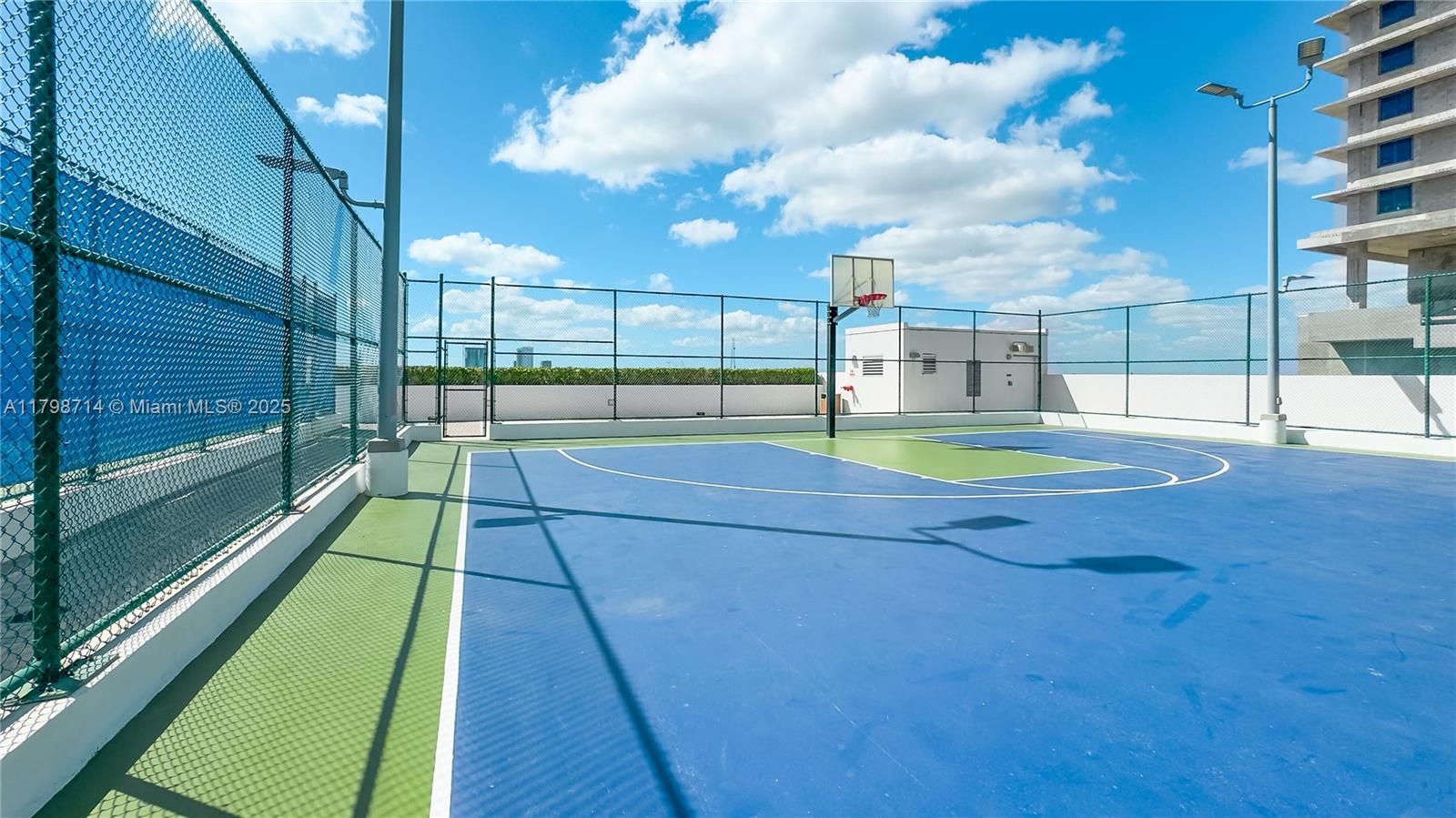 16385 Biscayne Blvd # 404