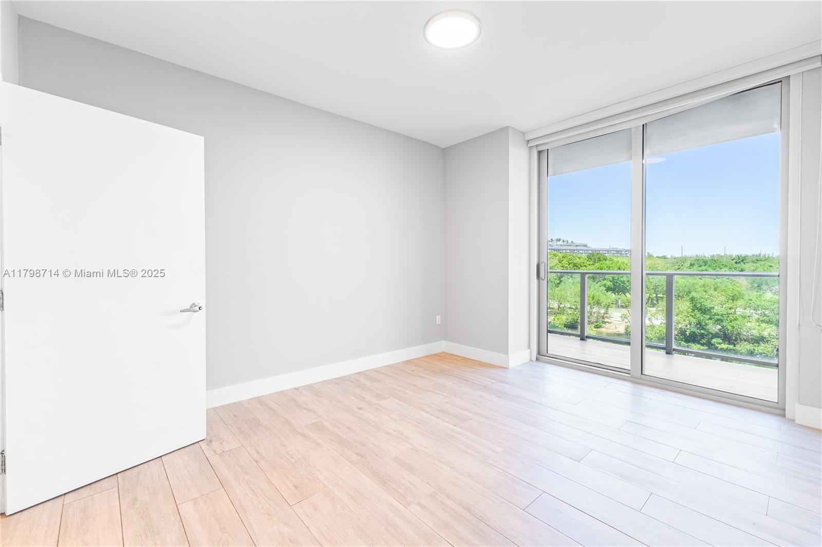 16385 Biscayne Blvd # 404