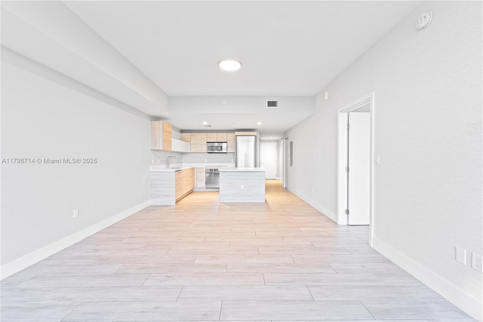 16385 Biscayne Blvd # 404