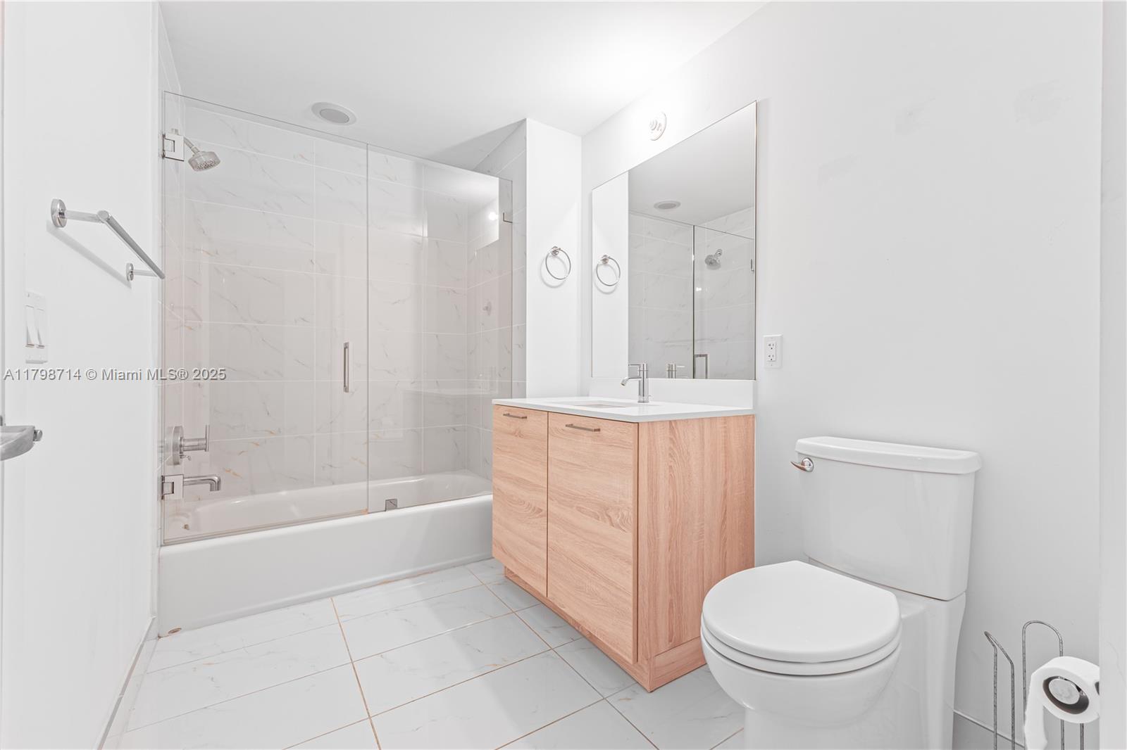 16385 Biscayne Blvd # 404