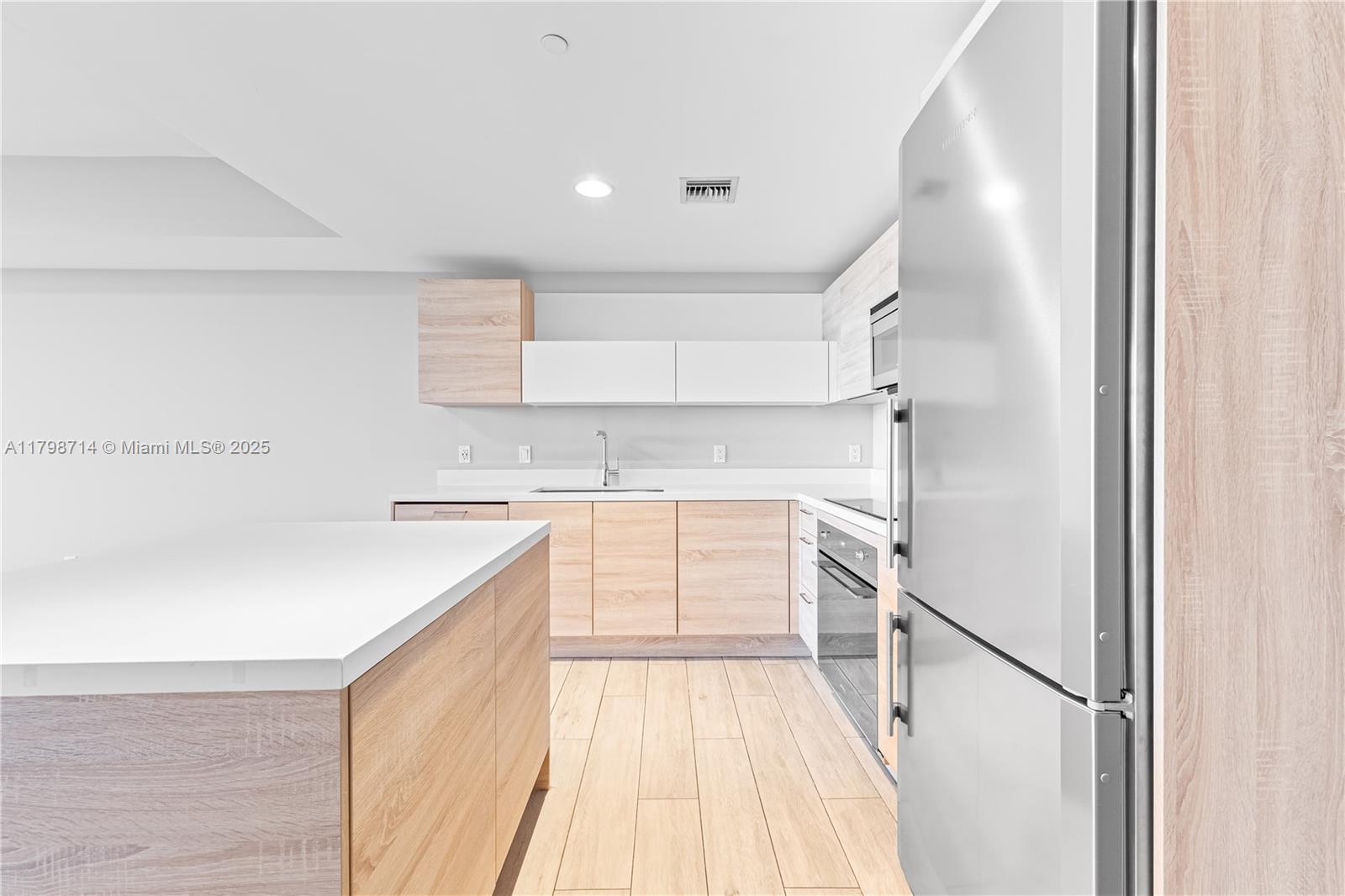 16385 Biscayne Blvd # 404