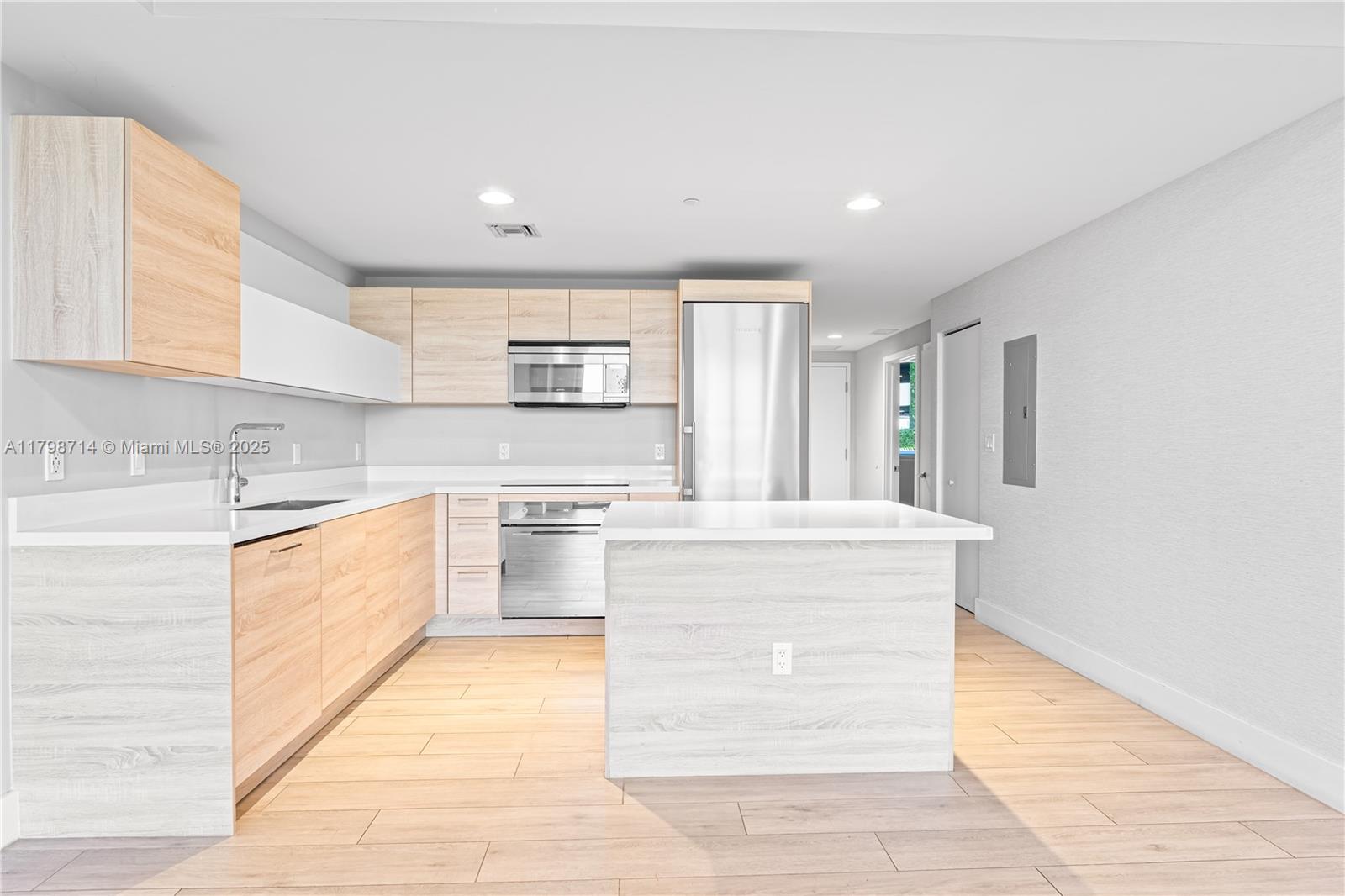 16385 Biscayne Blvd # 404