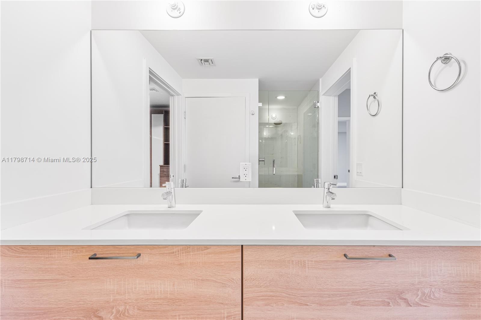 16385 Biscayne Blvd # 404