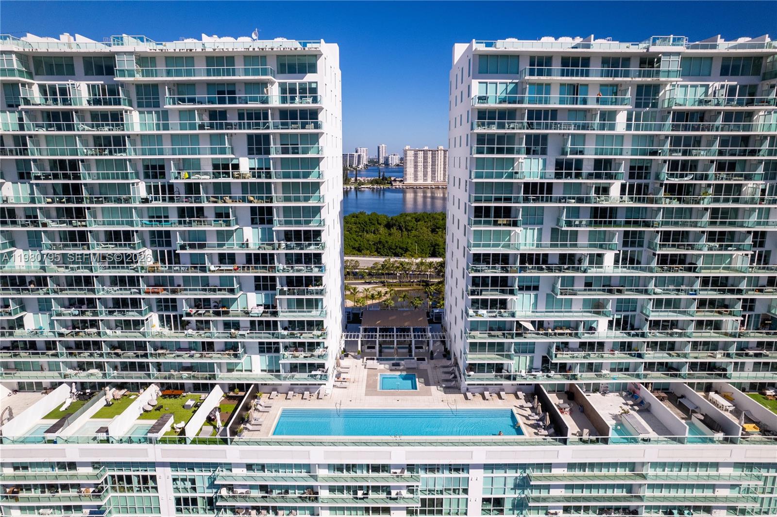 400 Sunny Isles Blvd # 2019