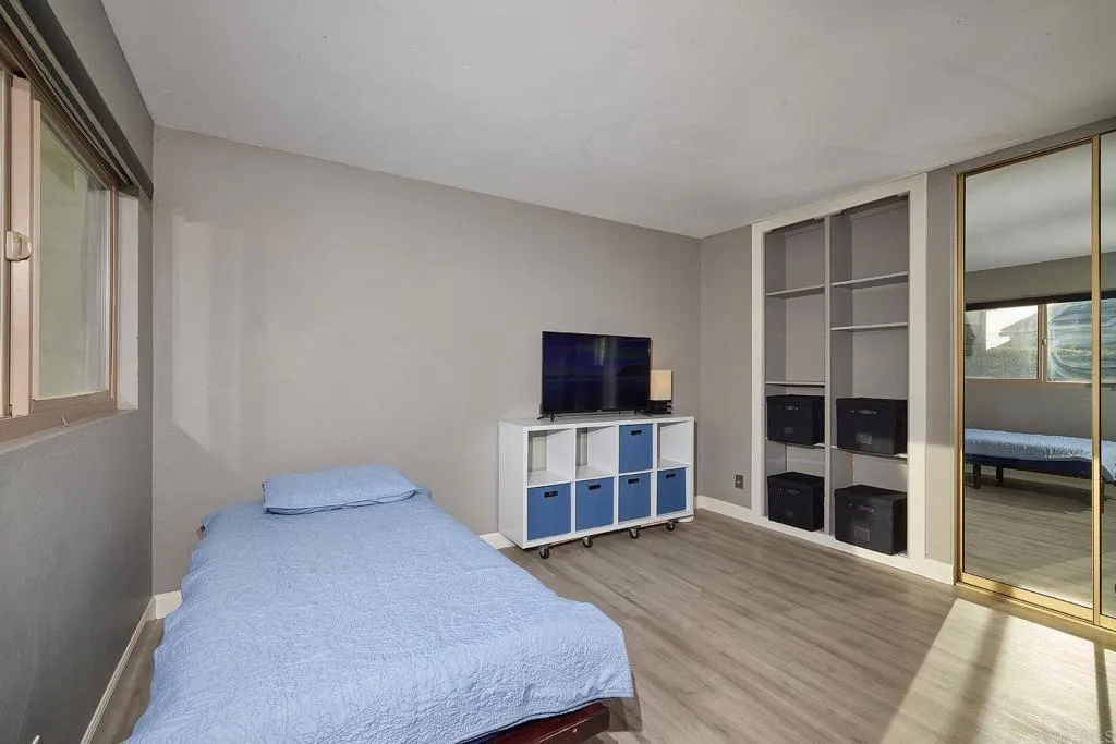 3347 Del Rio Court