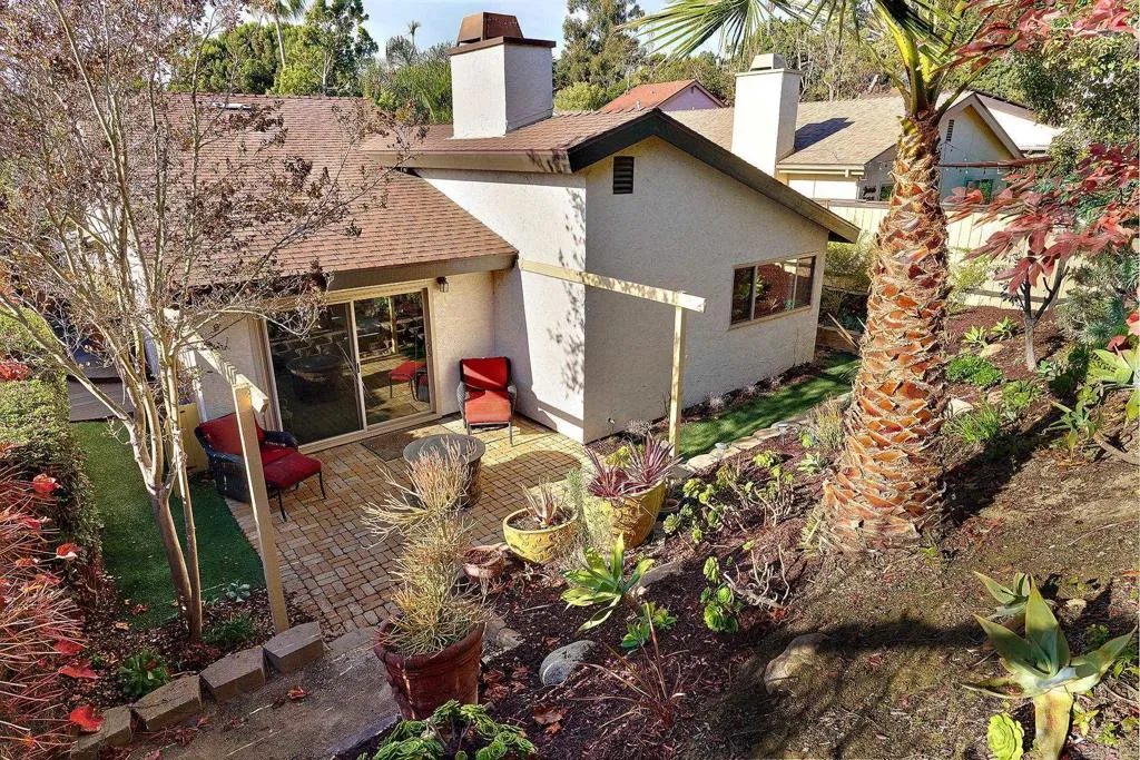3347 Del Rio Court