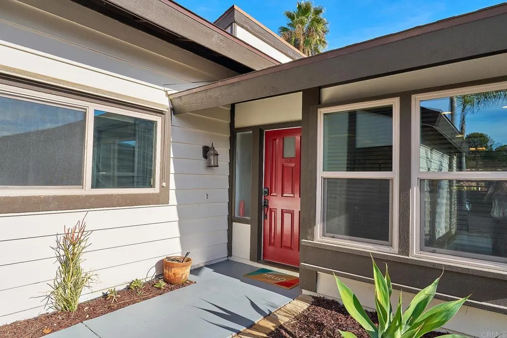 3347 Del Rio Court