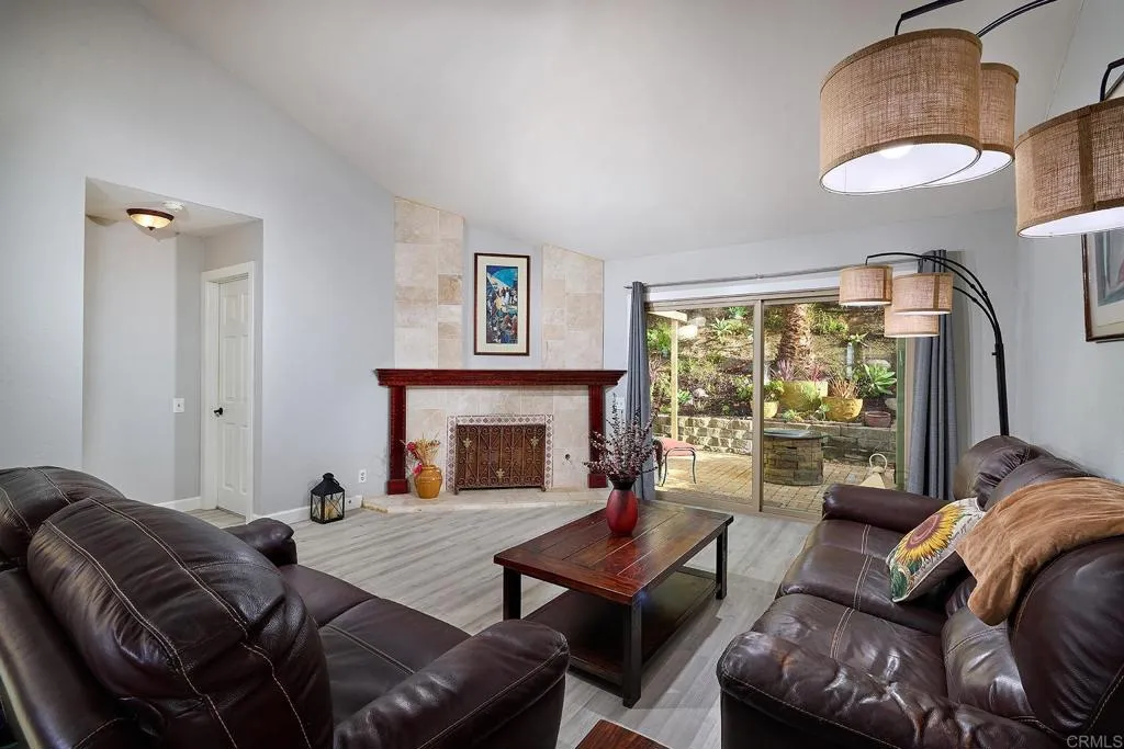 3347 Del Rio Court