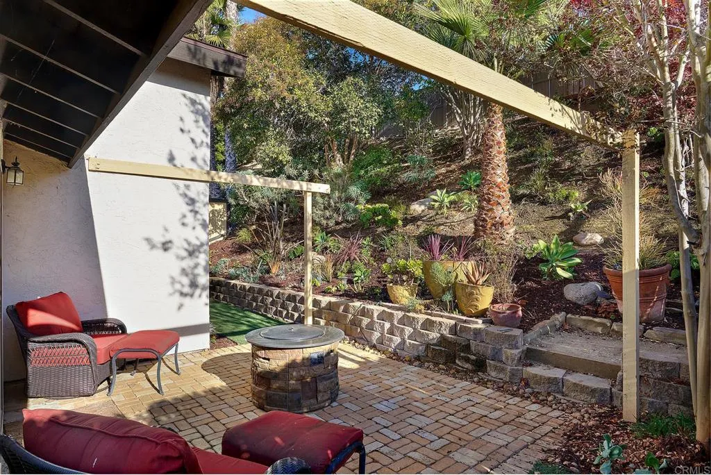 3347 Del Rio Court