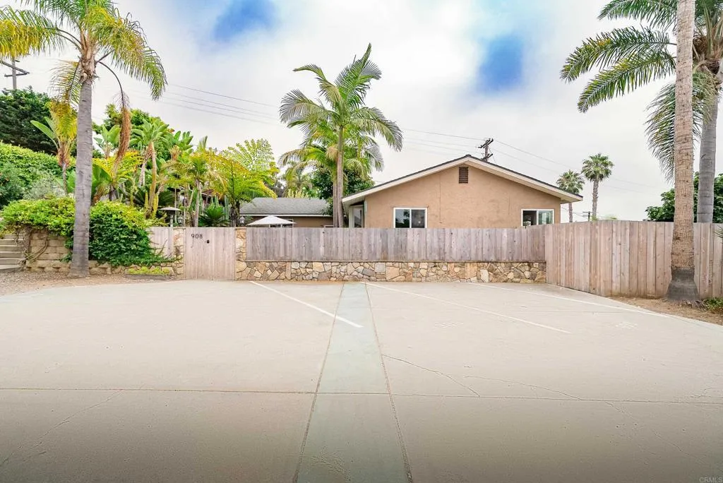 908 Stevens Avenue
