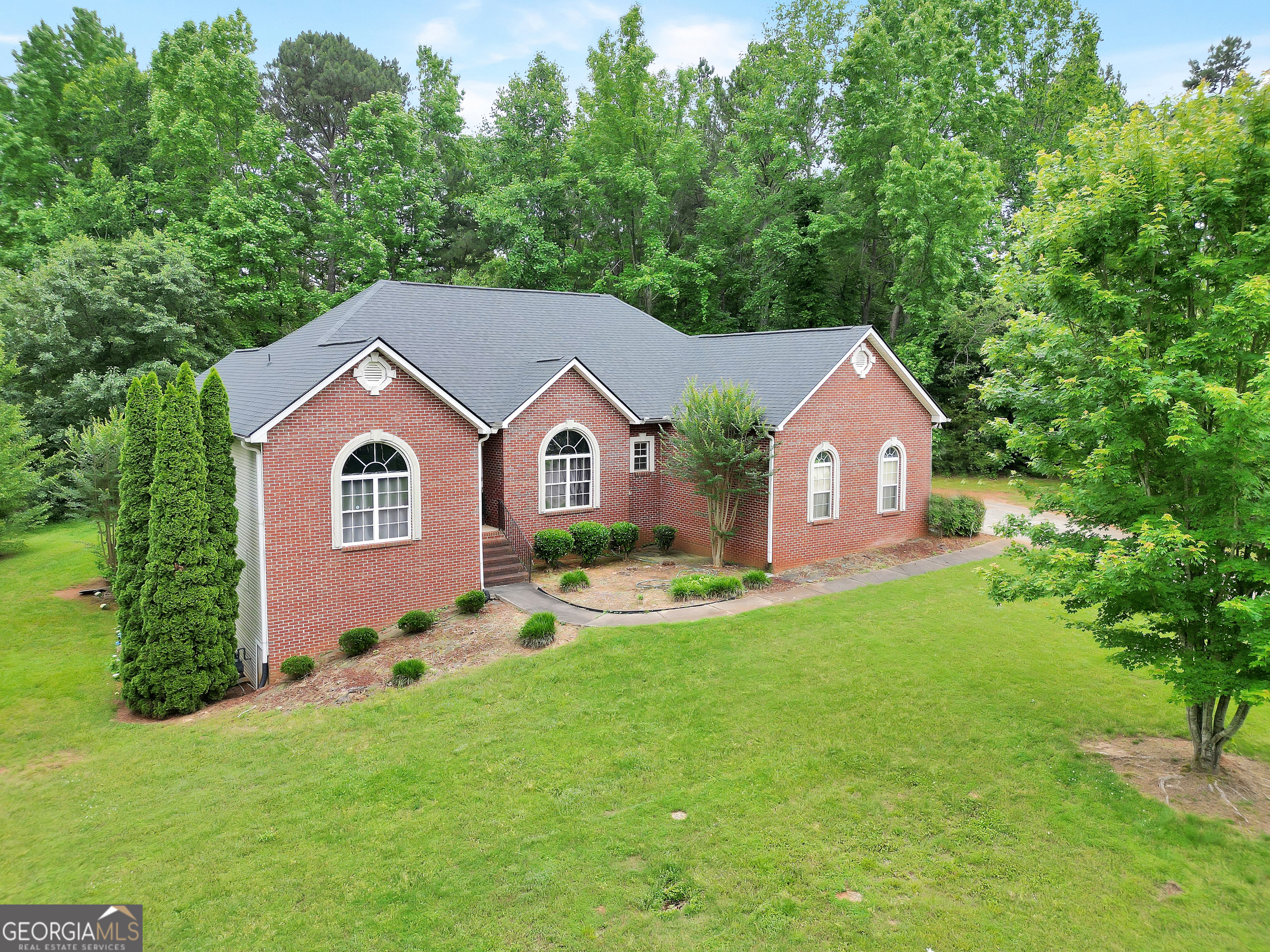 111 Huntcliff Trail