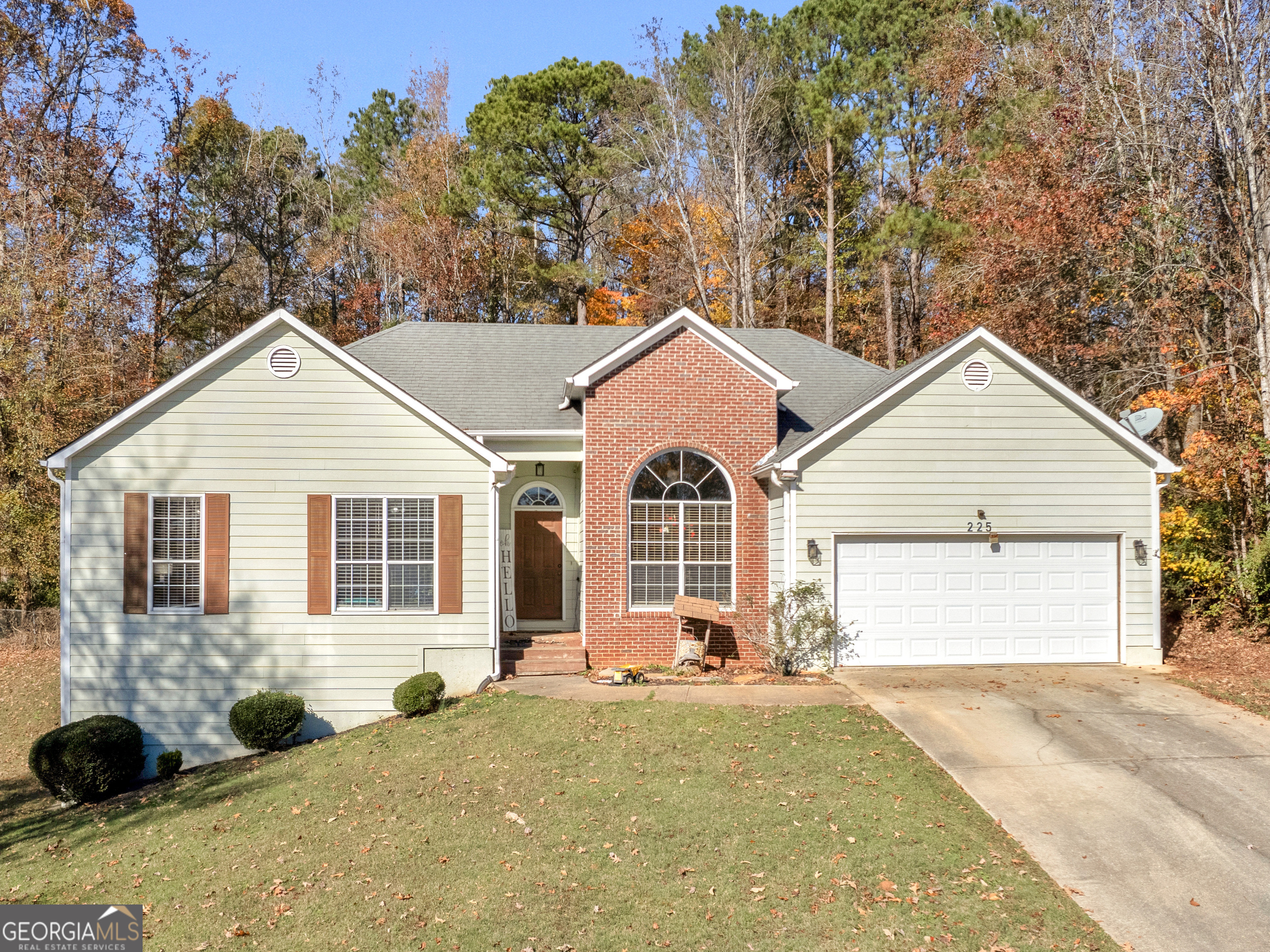 225 Lakepointe Court