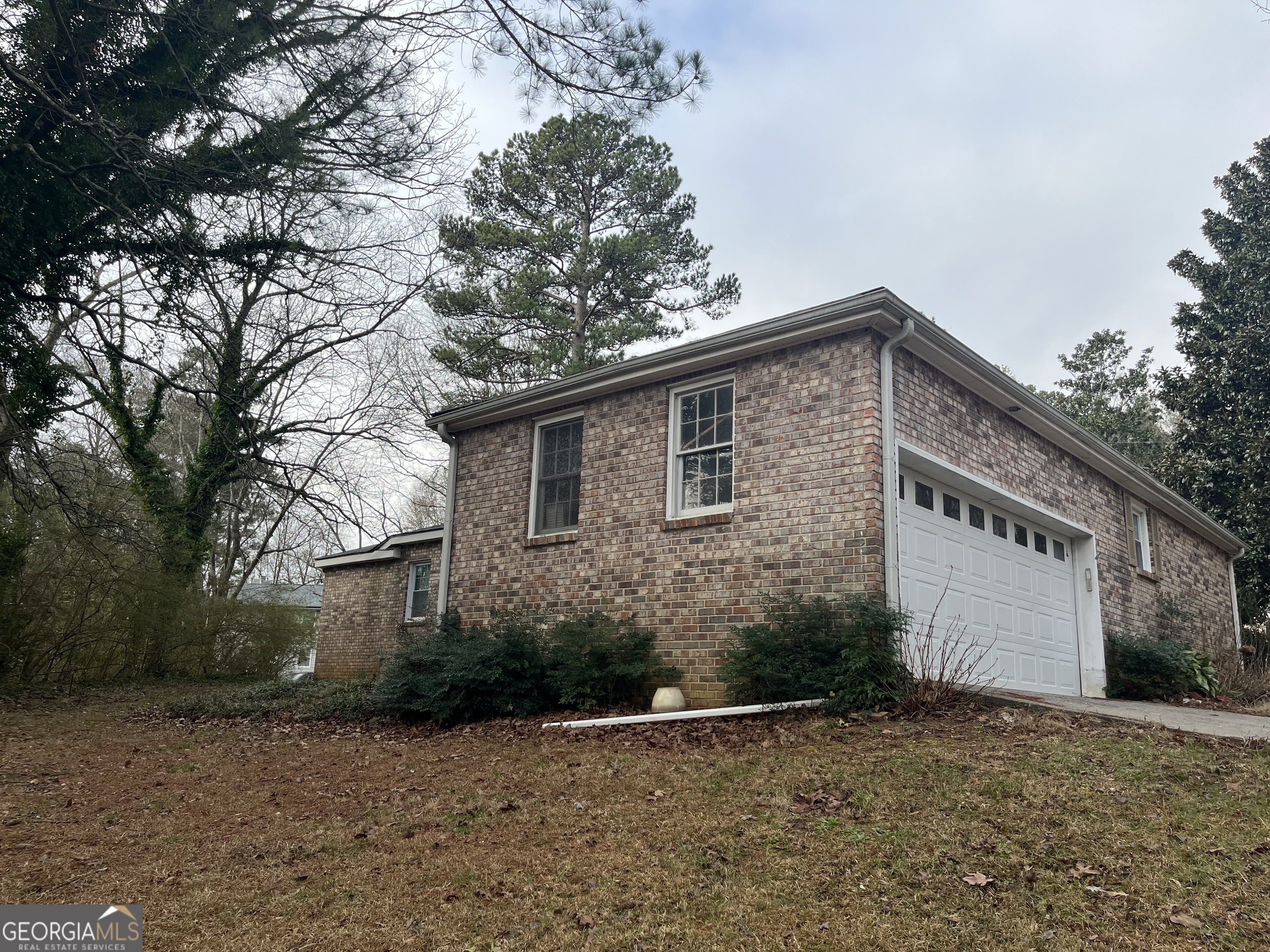 676 Bralorne Drive