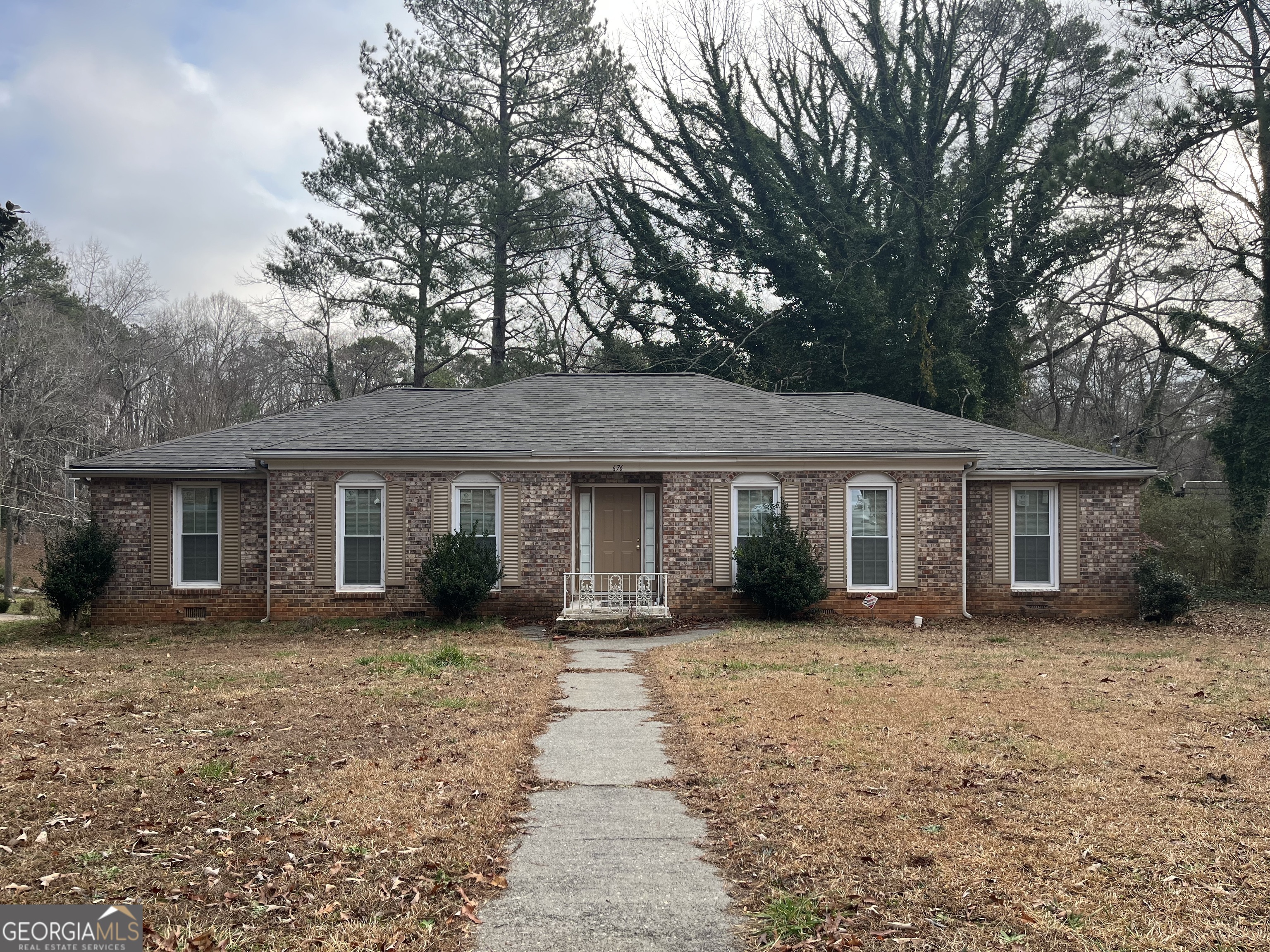 676 Bralorne Drive