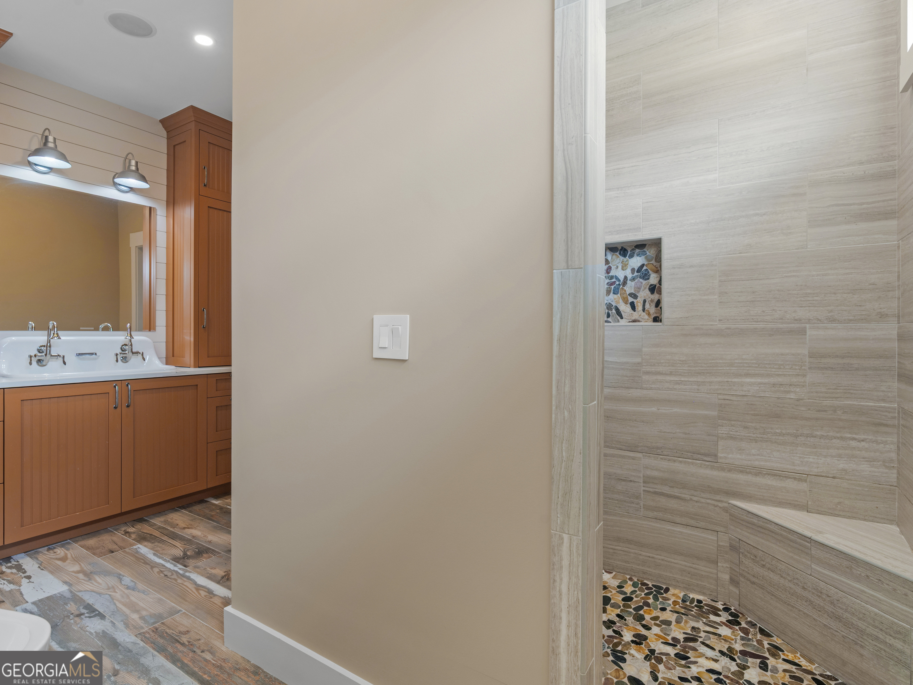 3905 Pointer Road