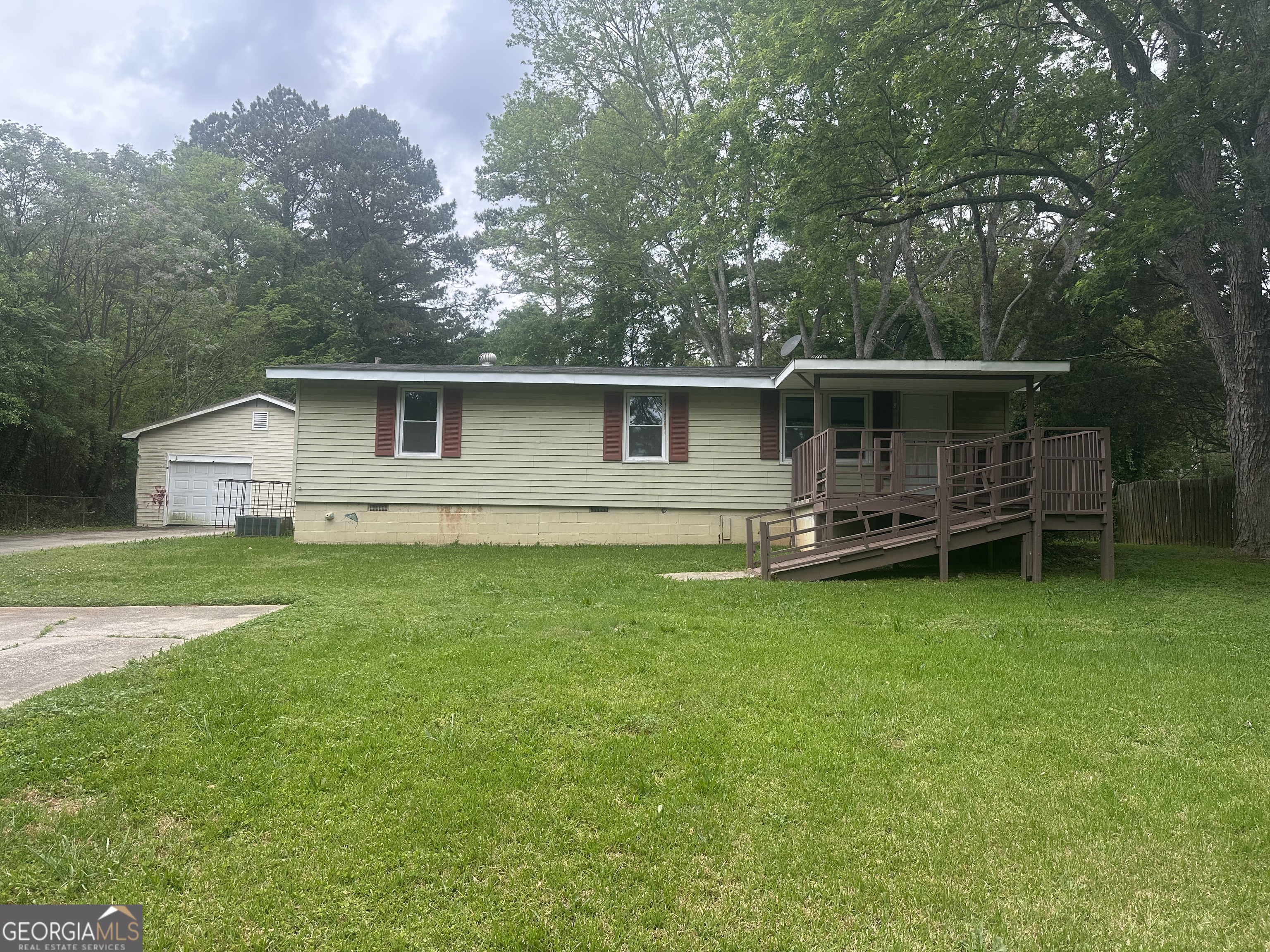 8833 Thomas Road