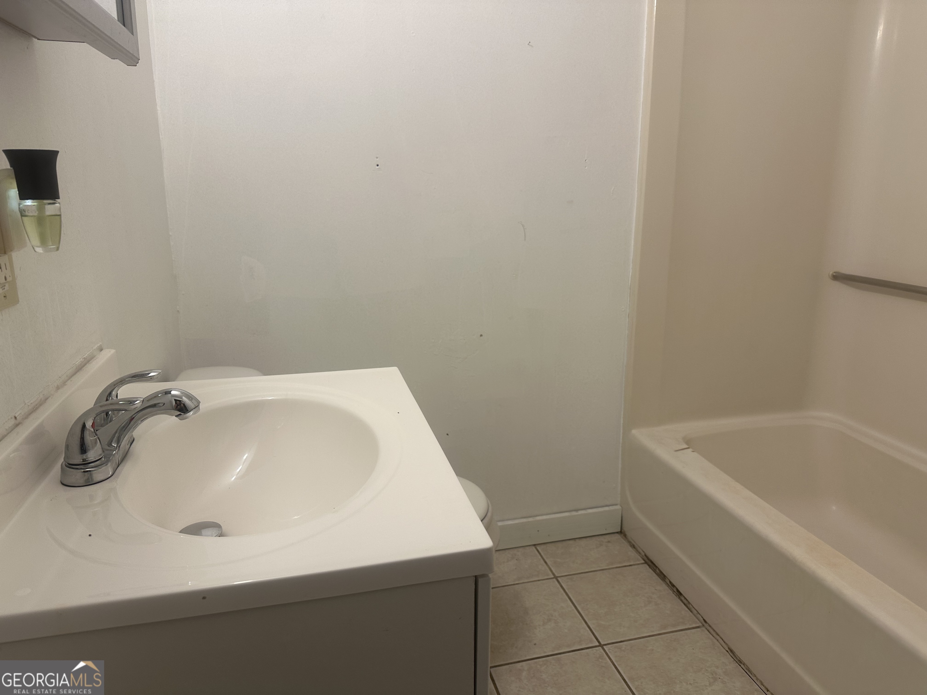 8833 Thomas Road