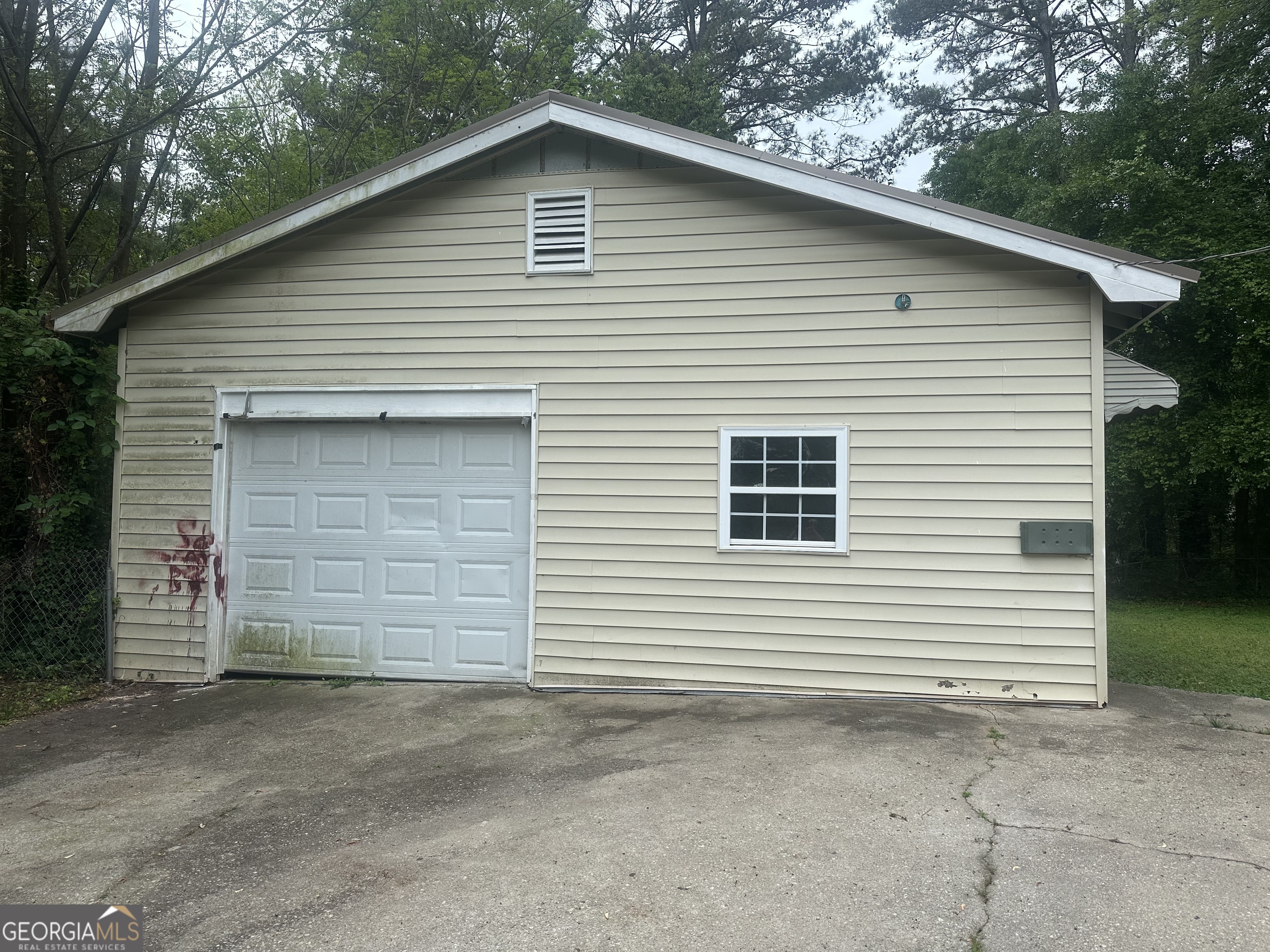 8833 Thomas Road