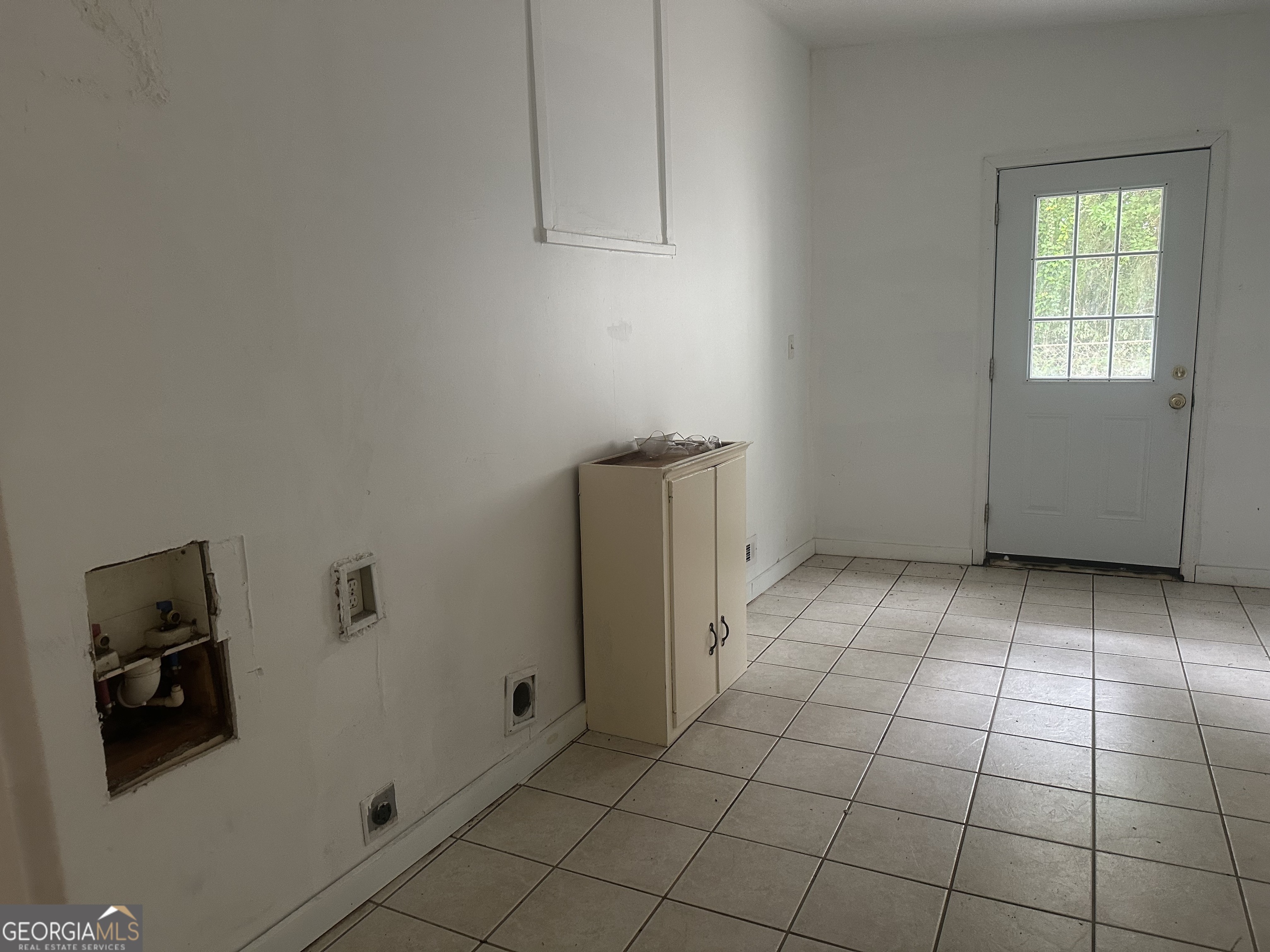 8833 Thomas Road