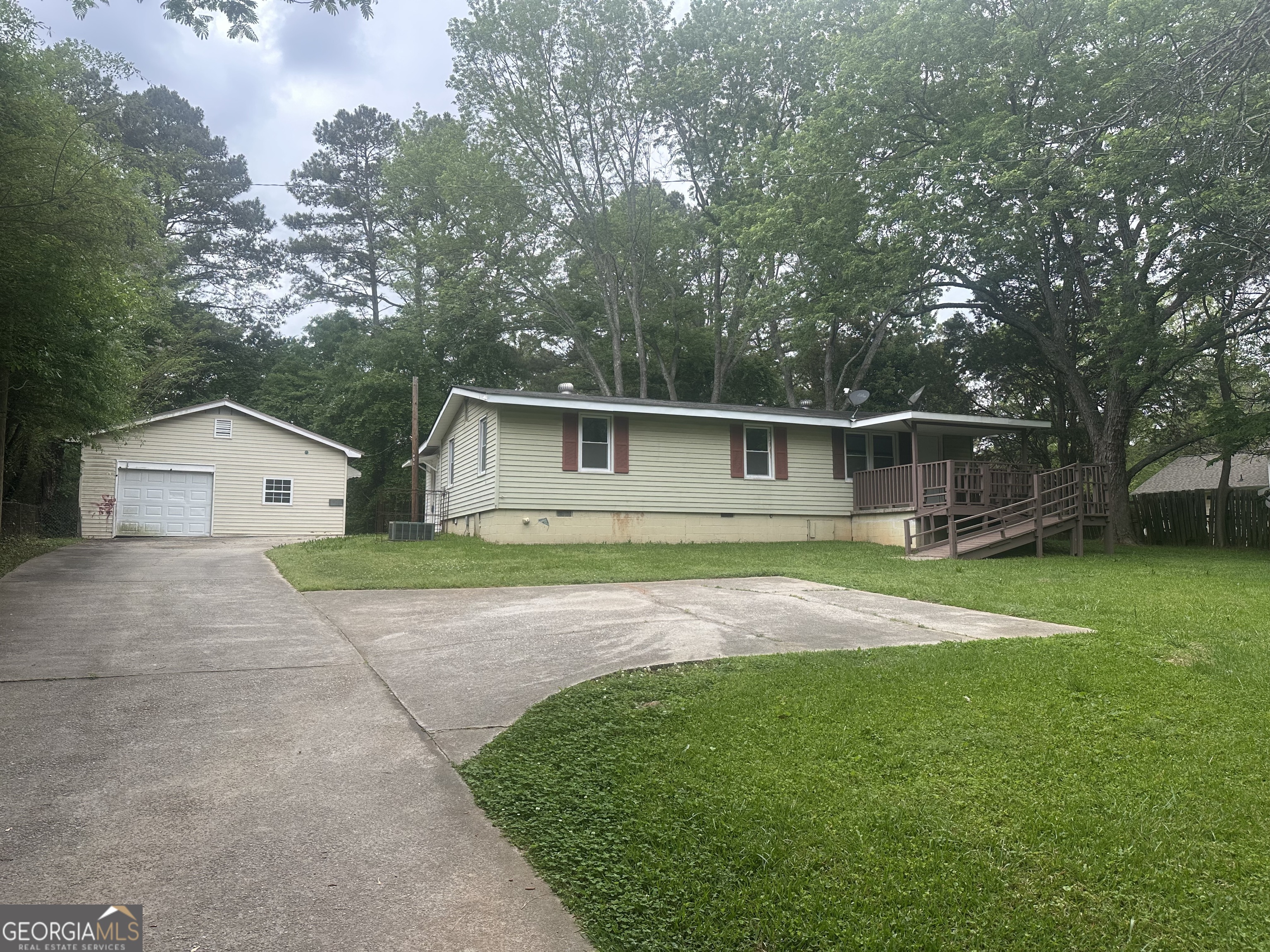 8833 Thomas Road