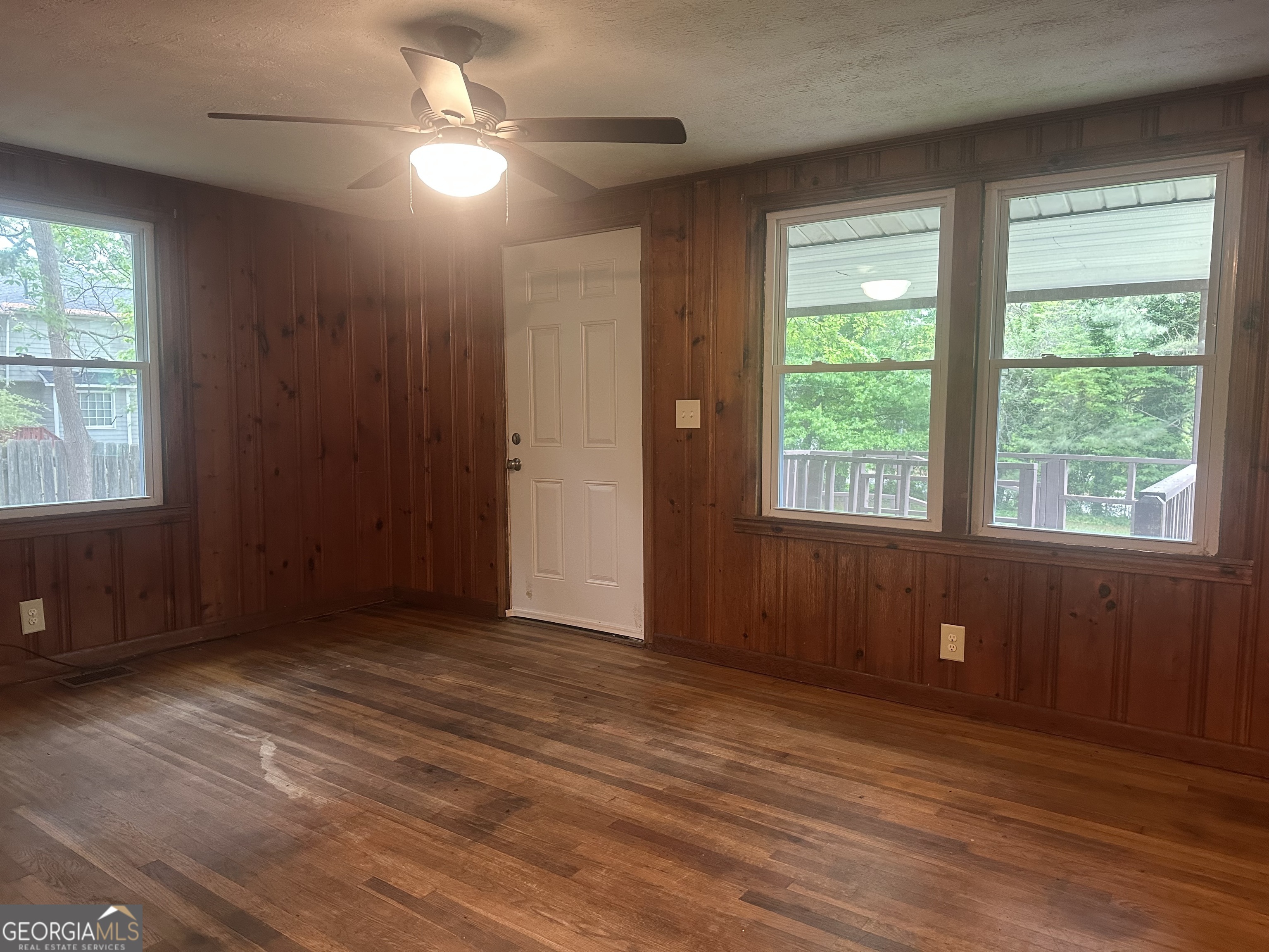 8833 Thomas Road