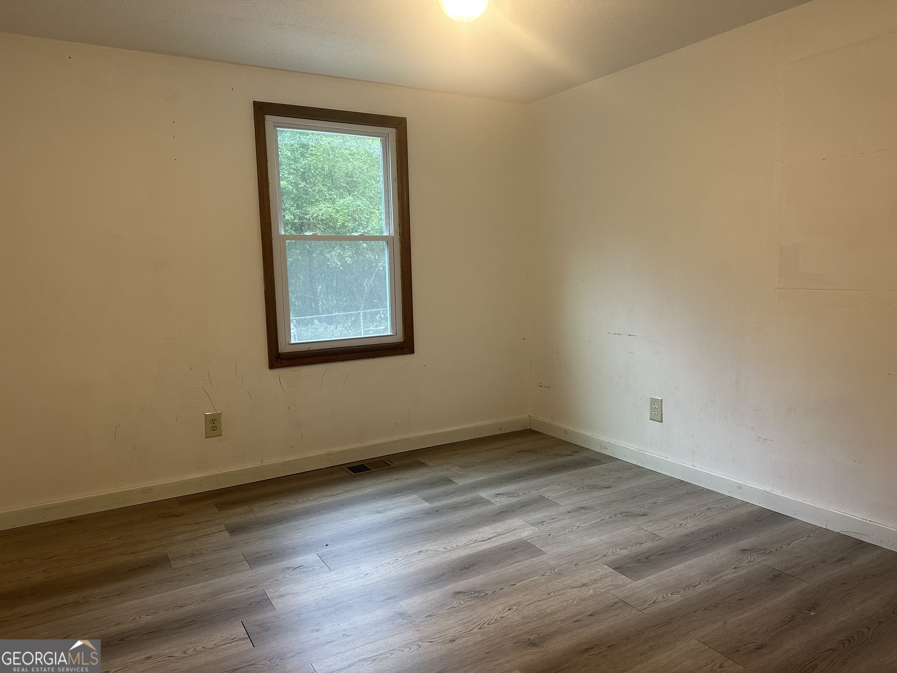 8833 Thomas Road