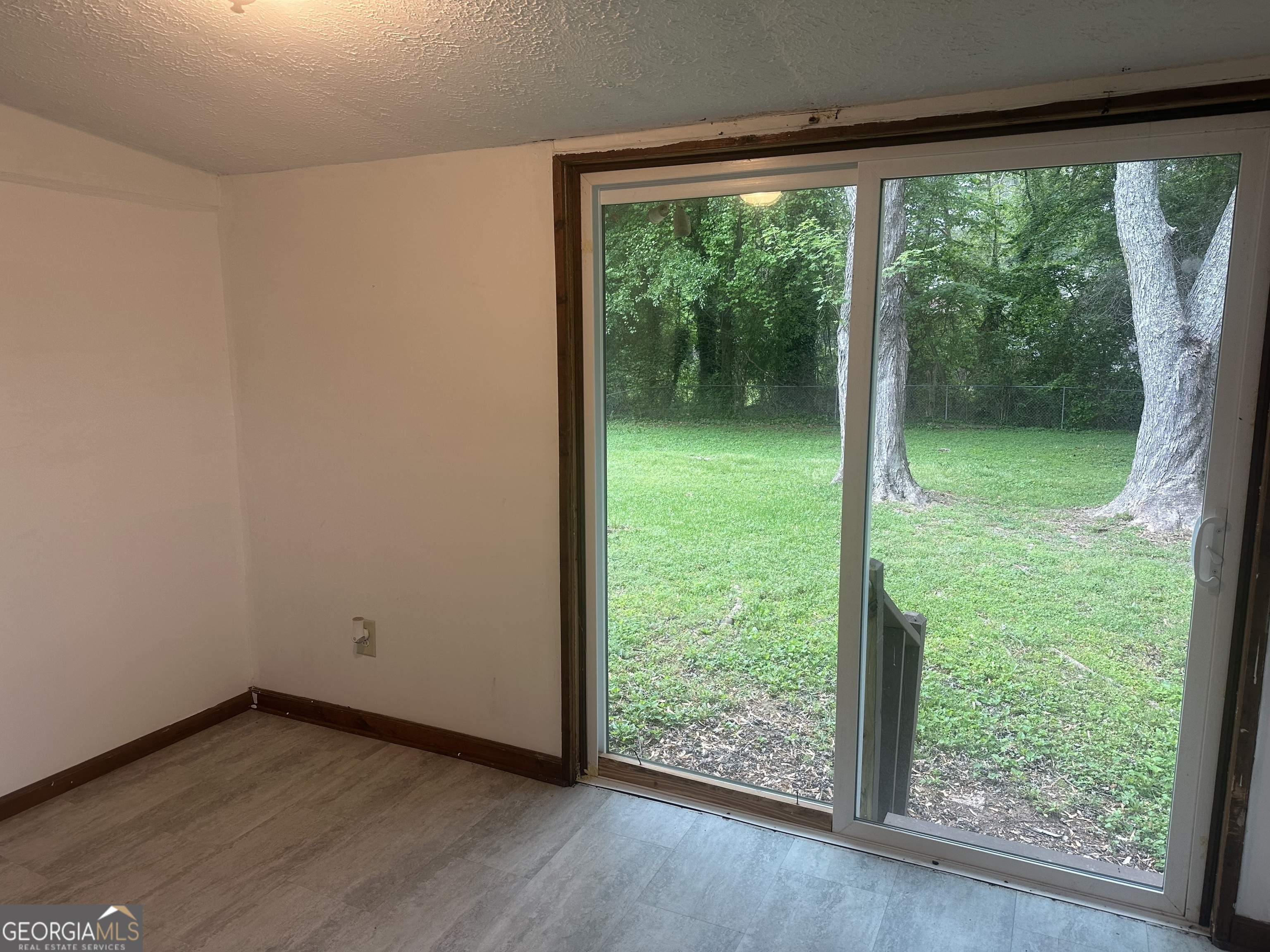 8833 Thomas Road