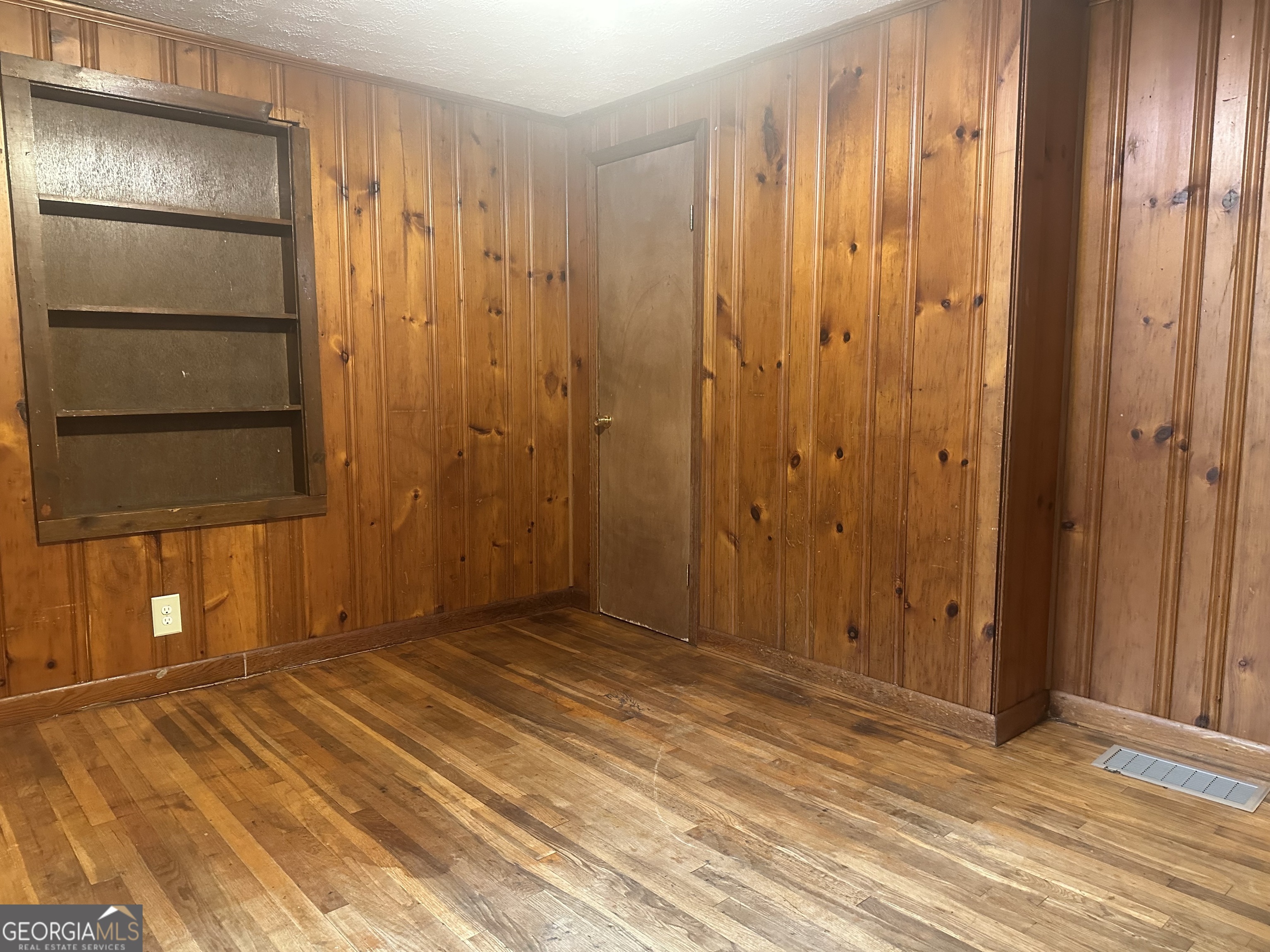 8833 Thomas Road