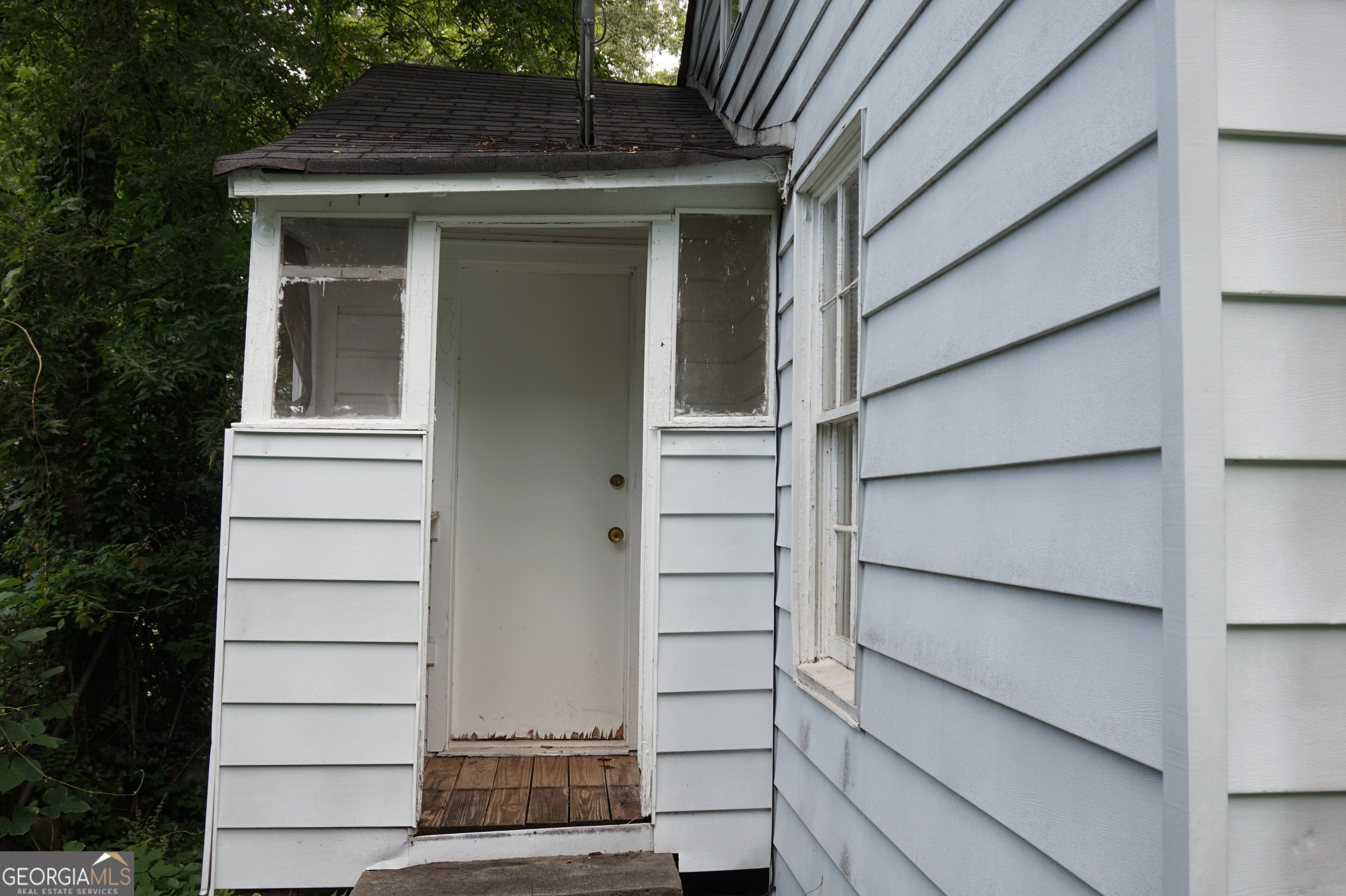 1472 Elizabeth Lane