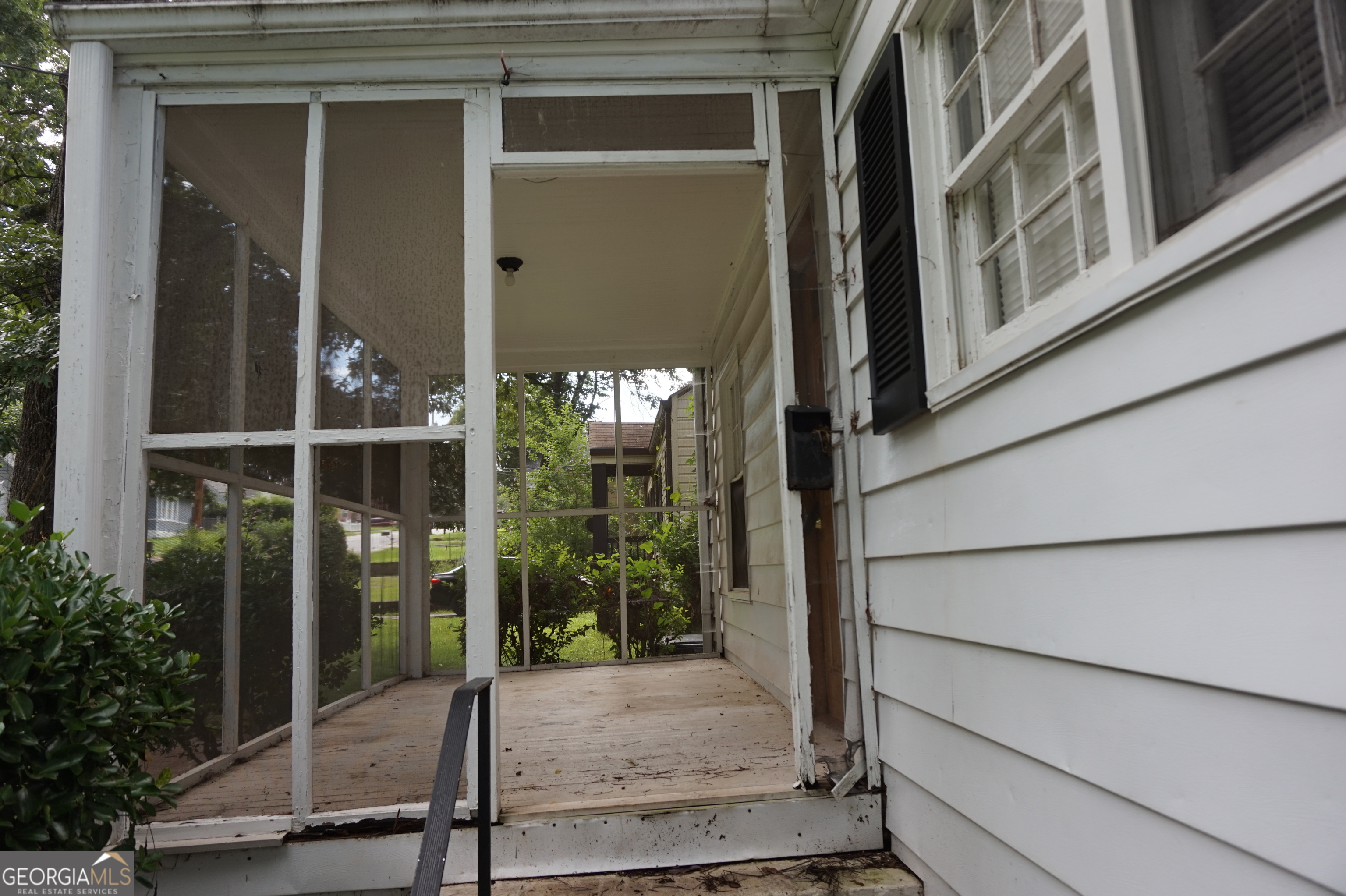 1472 Elizabeth Lane