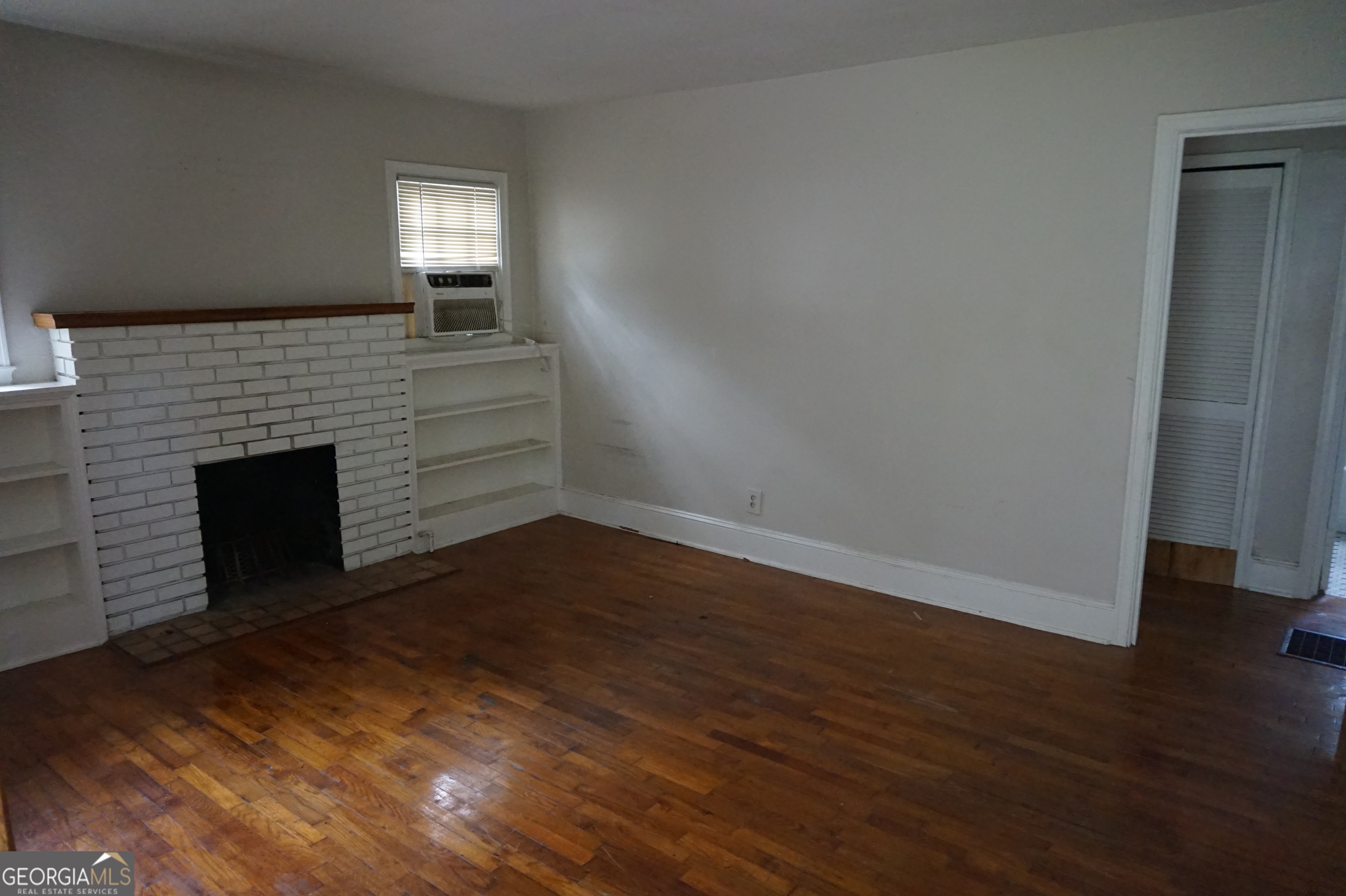 1472 Elizabeth Lane
