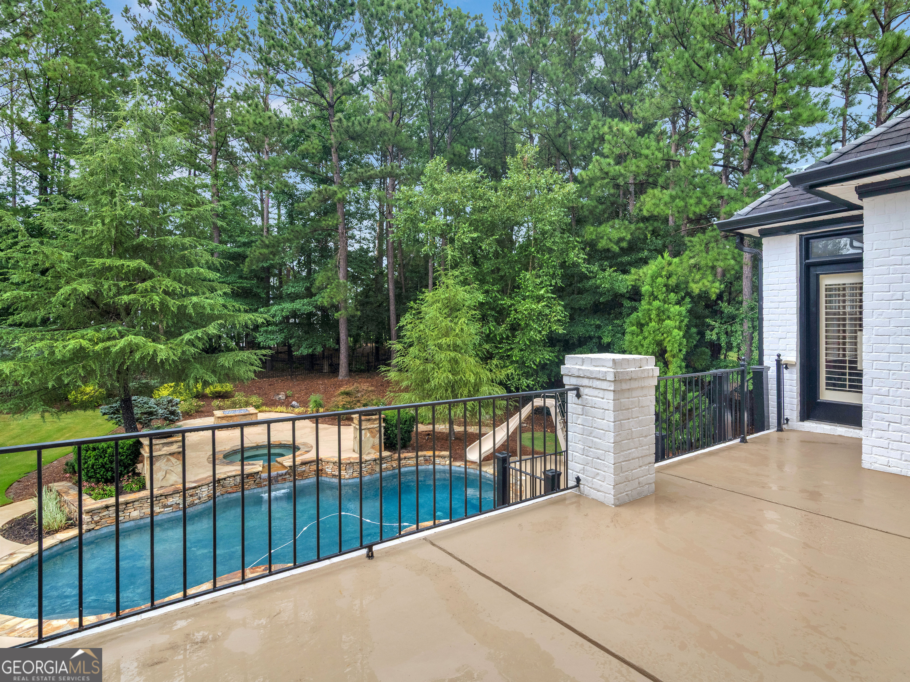 1002 Legacy Hills Drive