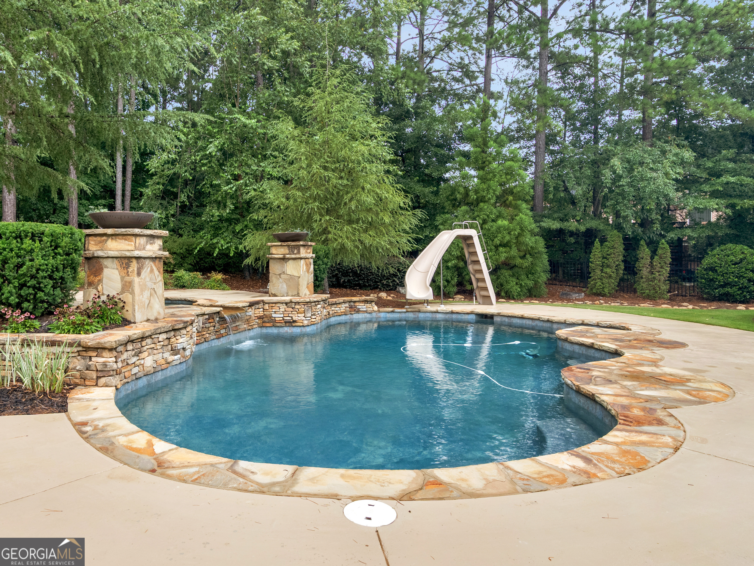 1002 Legacy Hills Drive