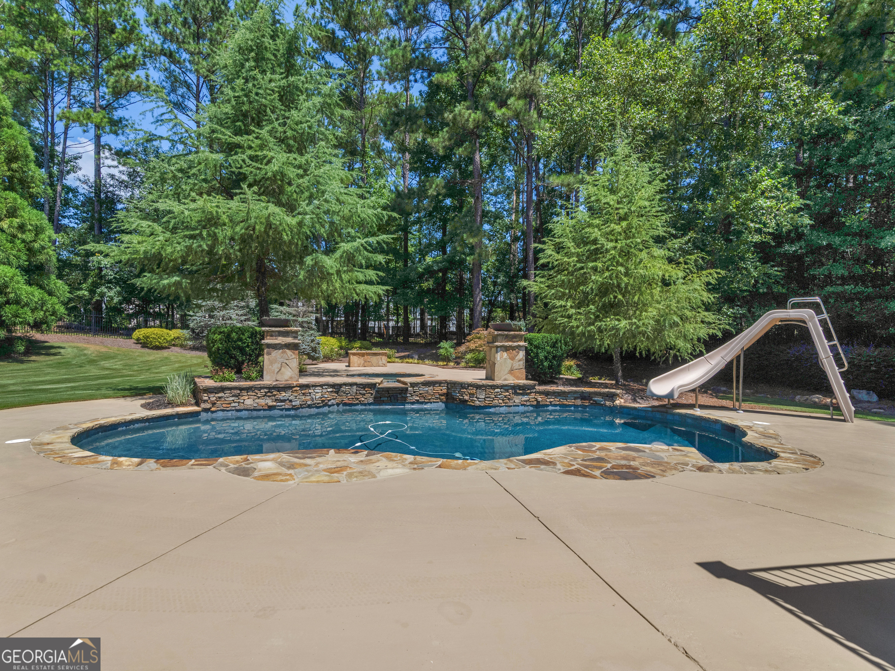 1002 Legacy Hills Drive