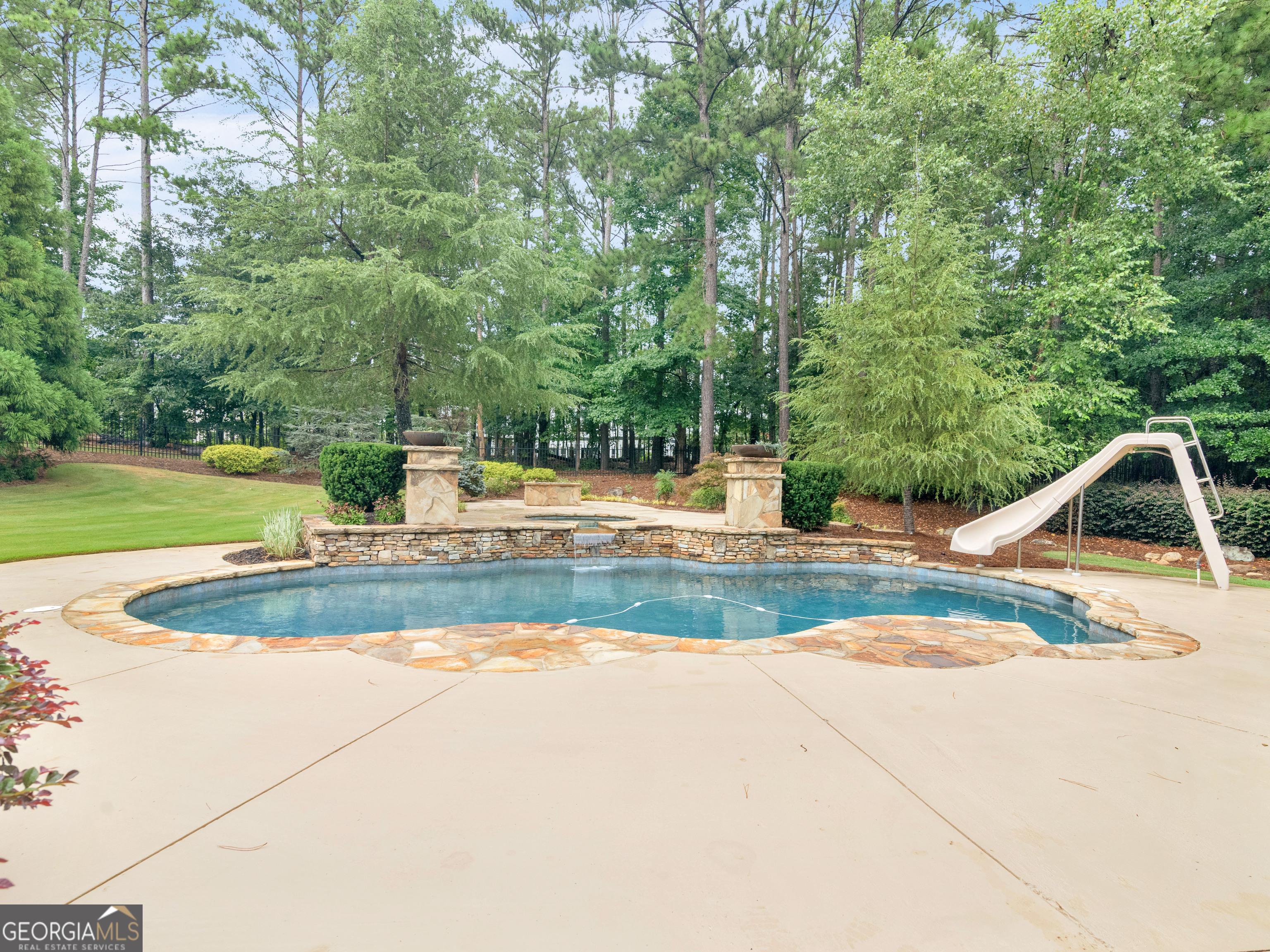 1002 Legacy Hills Drive