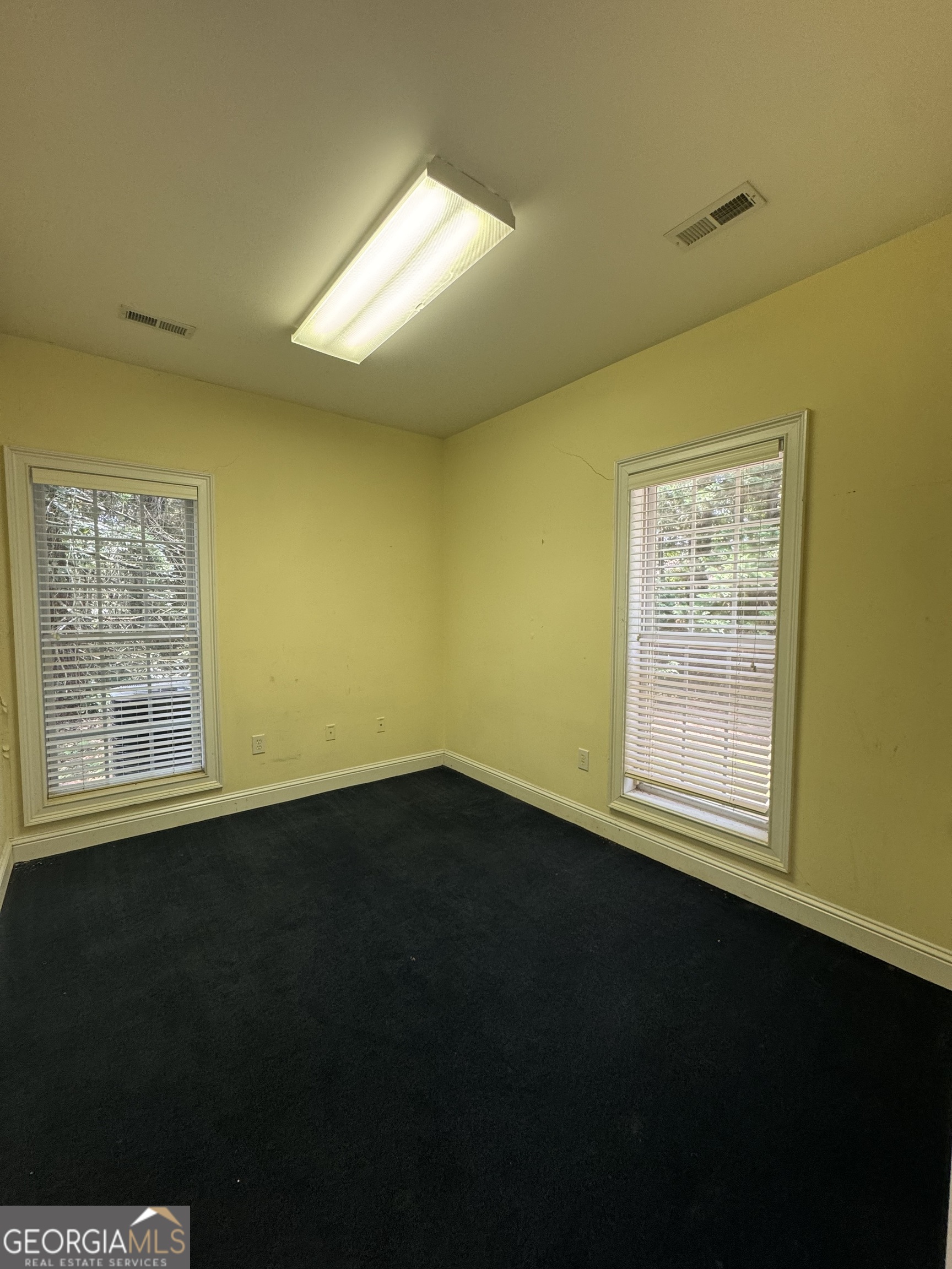 1561- 1565 N Highway 42