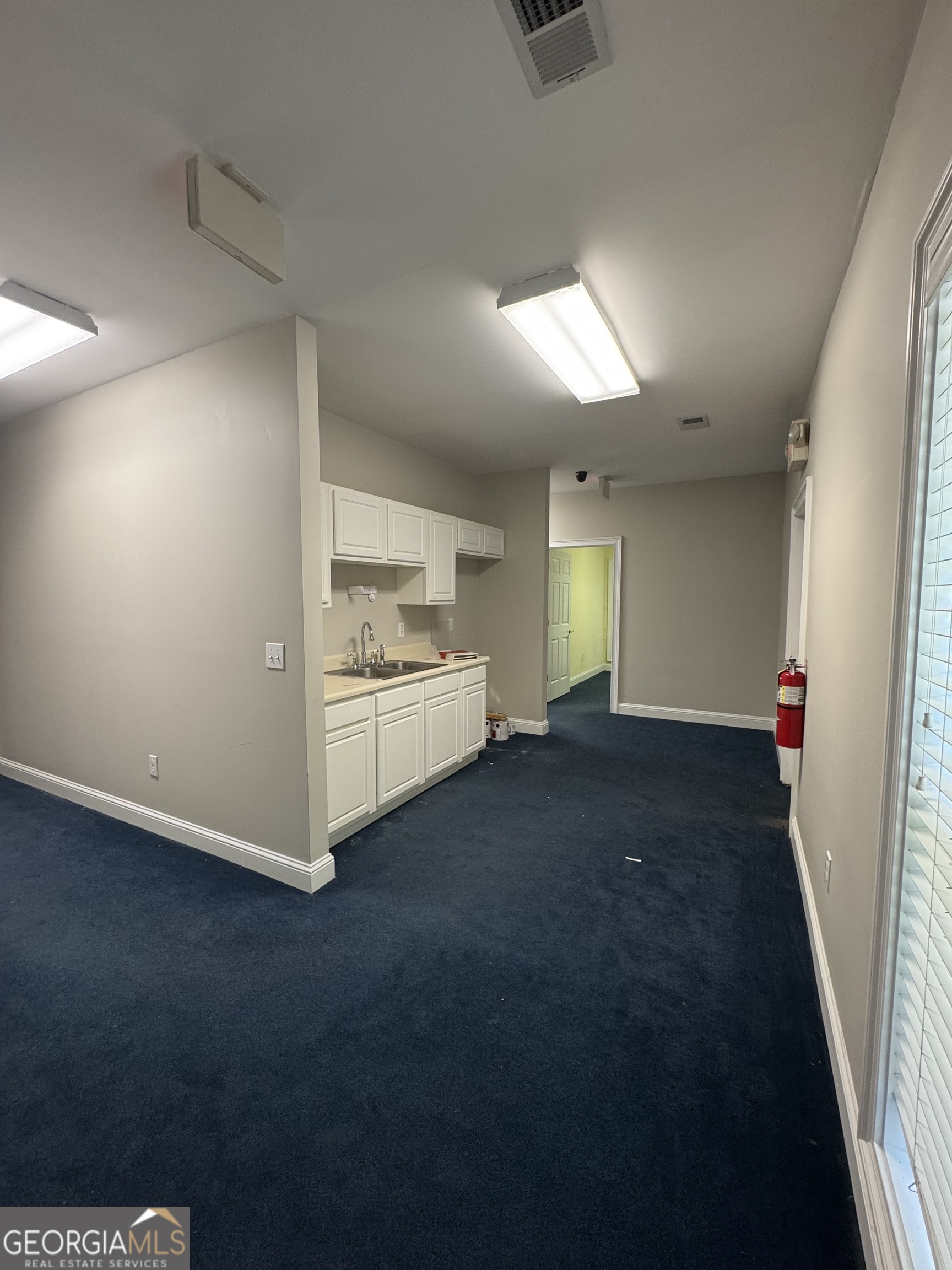 1561- 1565 N Highway 42