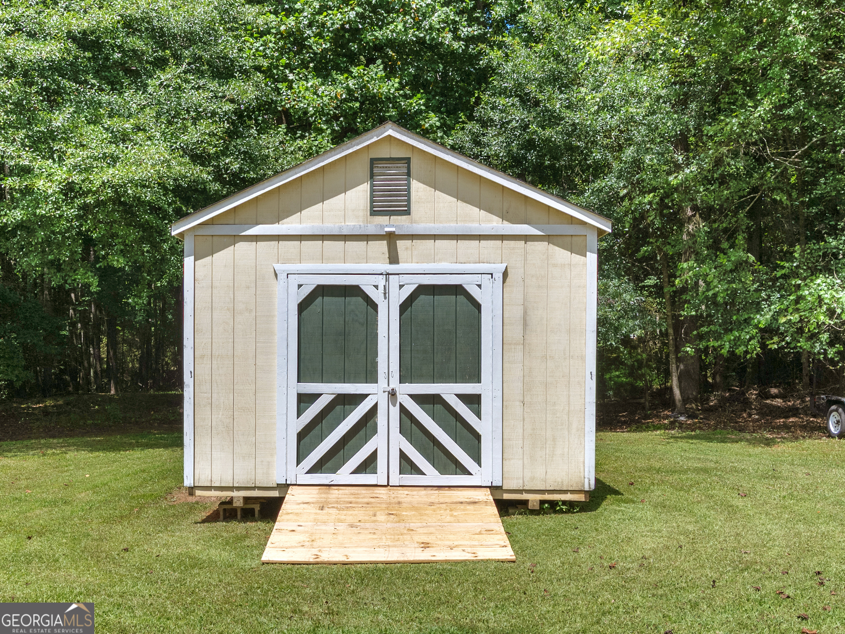 325 Lakefront Drive