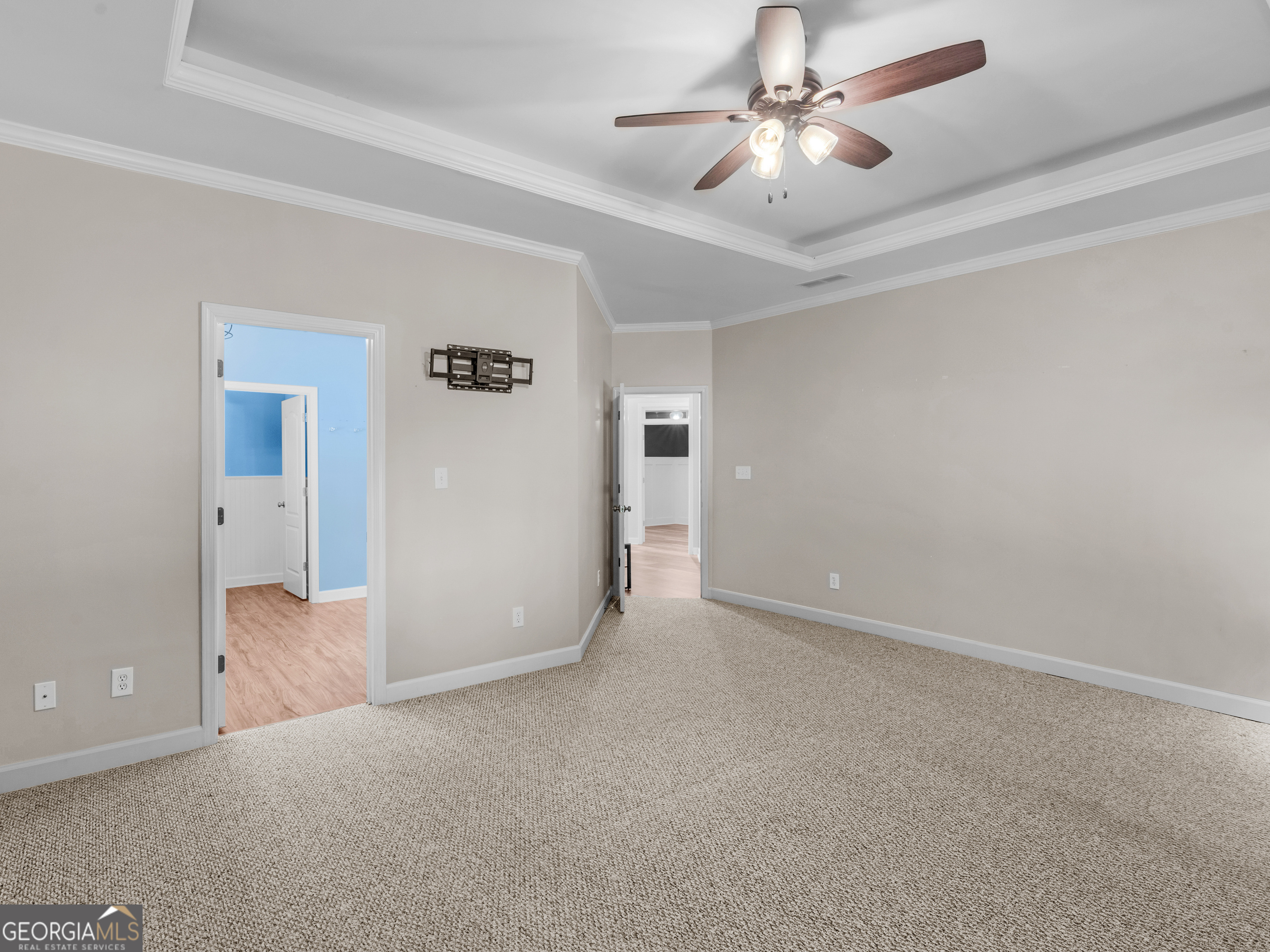 325 Lakefront Drive