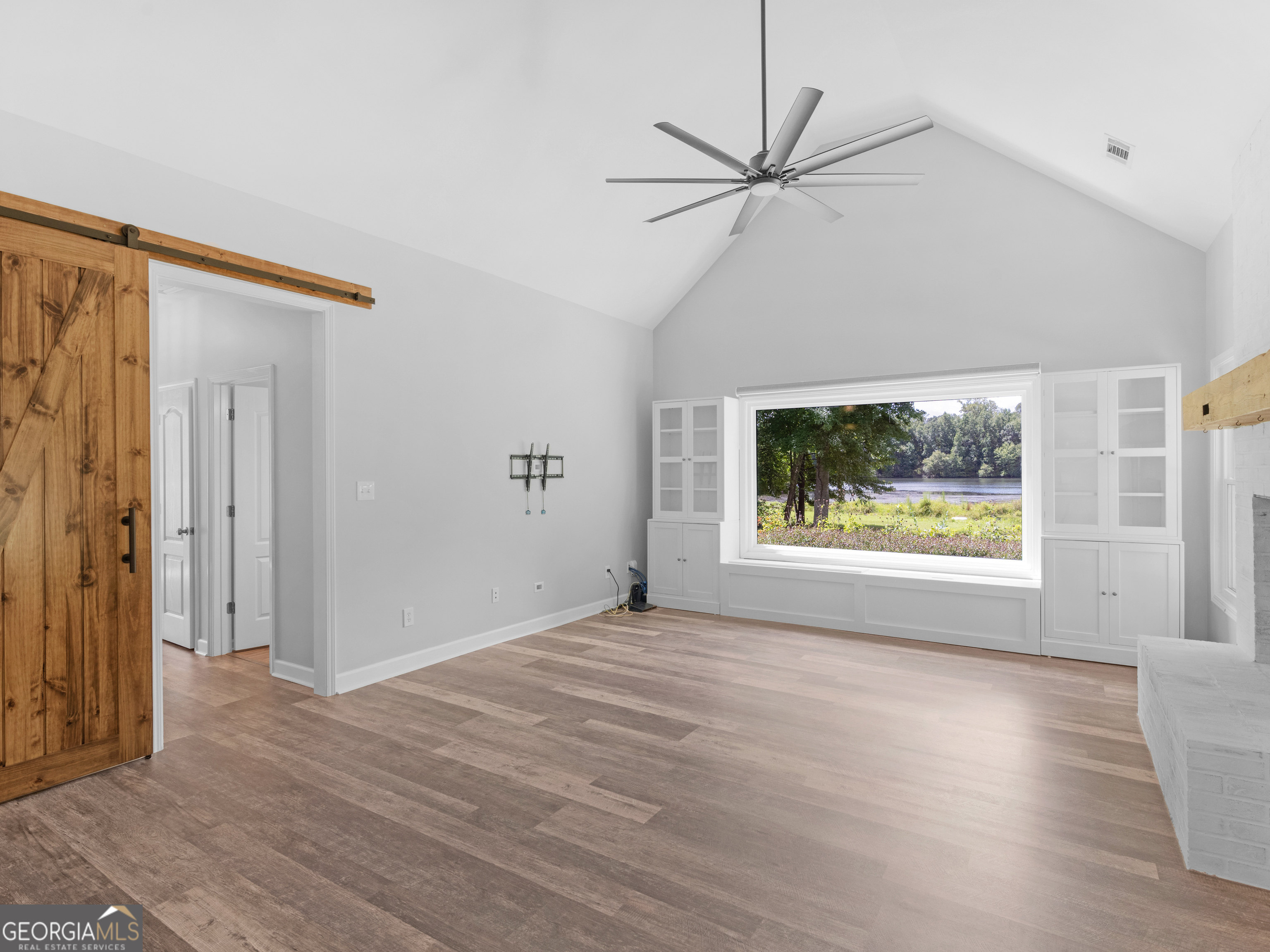 325 Lakefront Drive