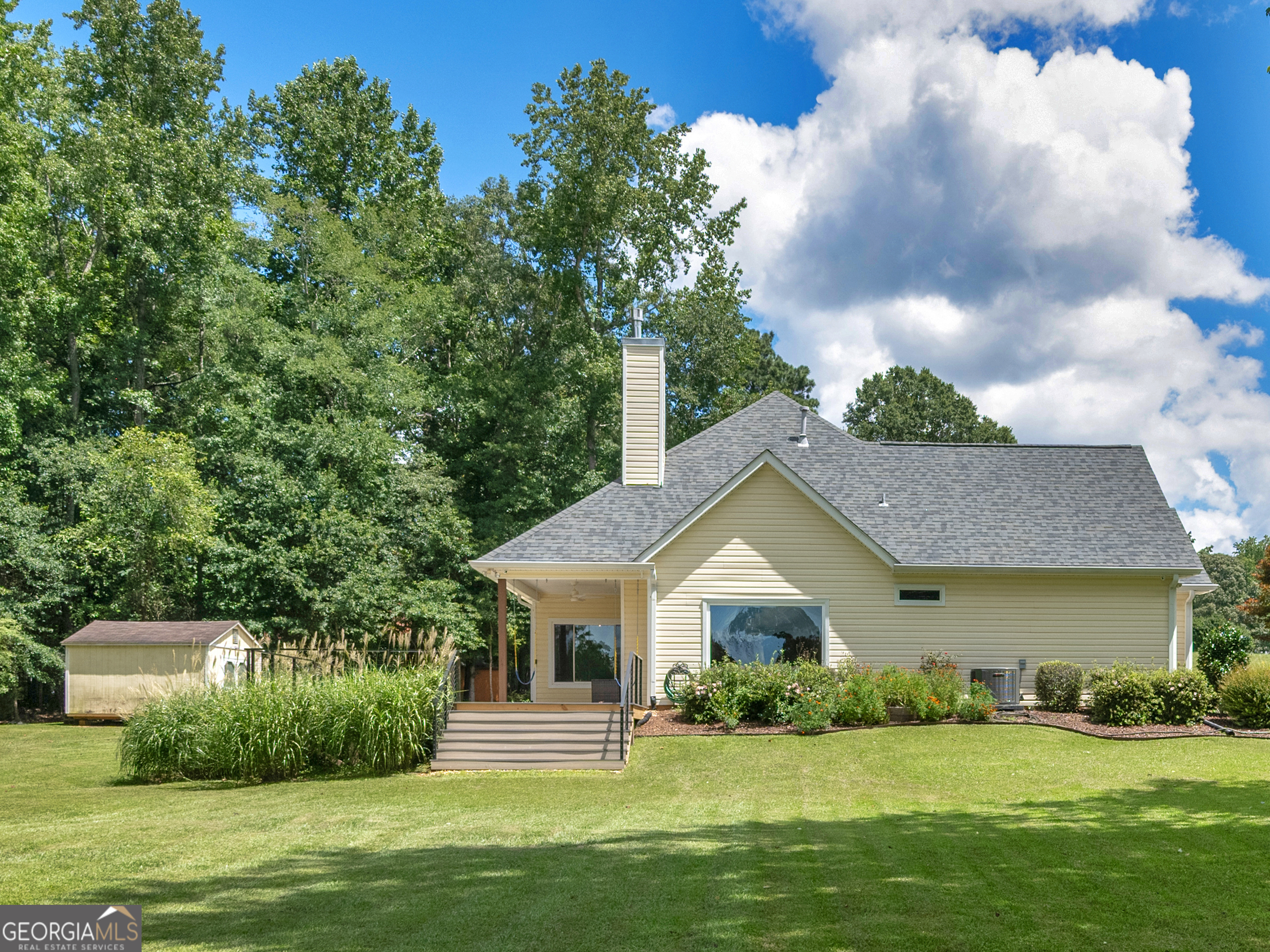 325 Lakefront Drive
