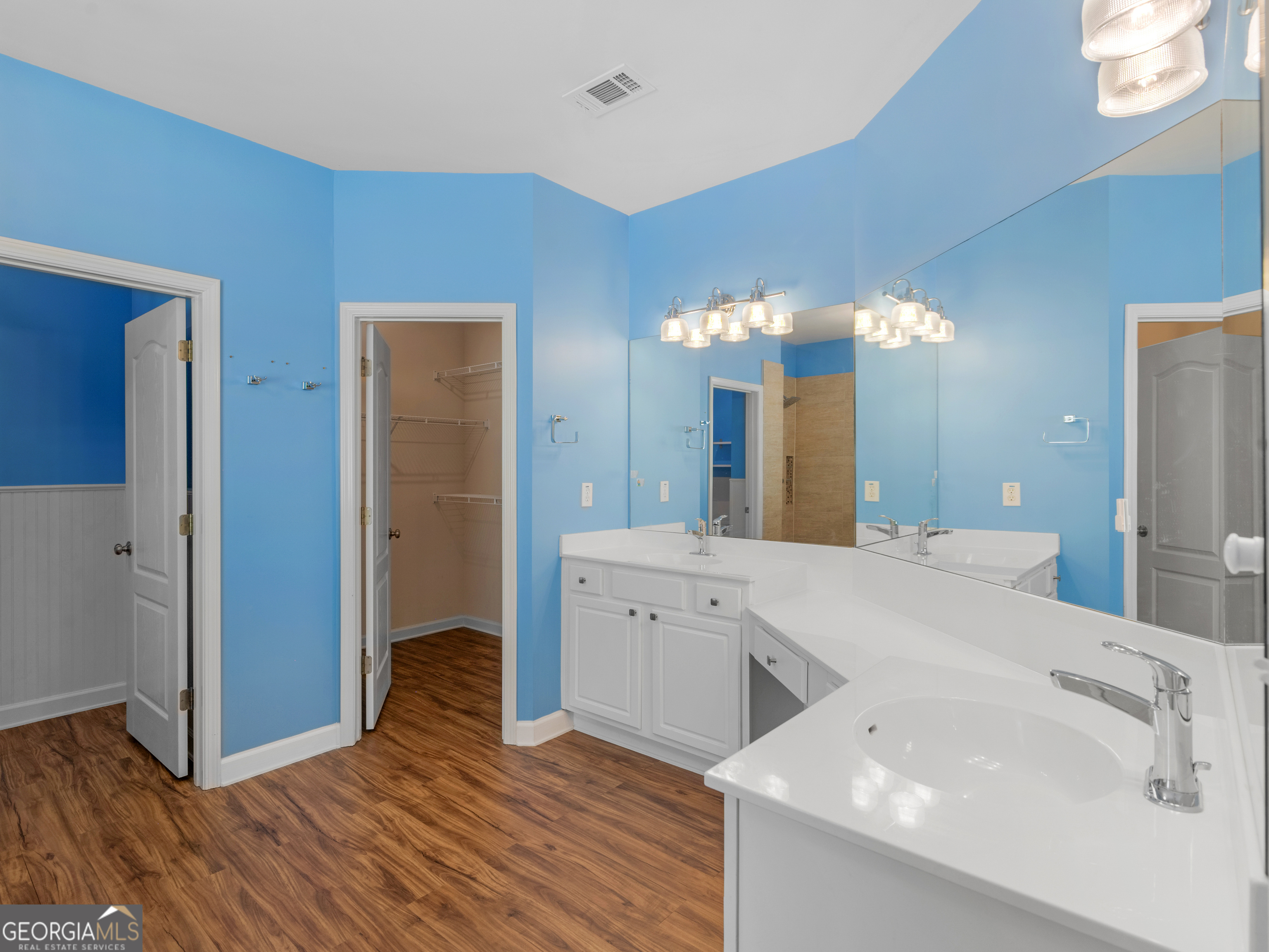 325 Lakefront Drive