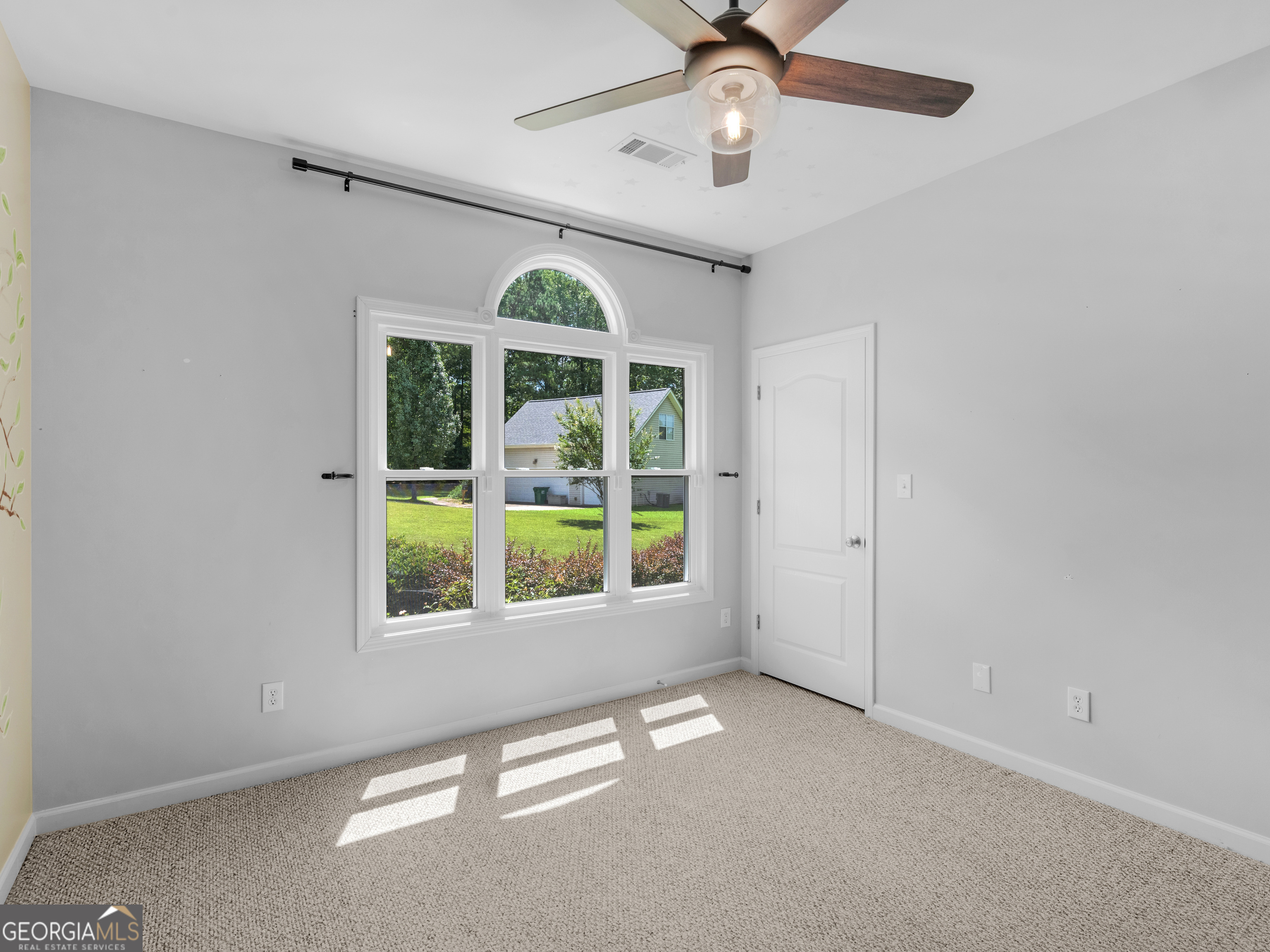 325 Lakefront Drive