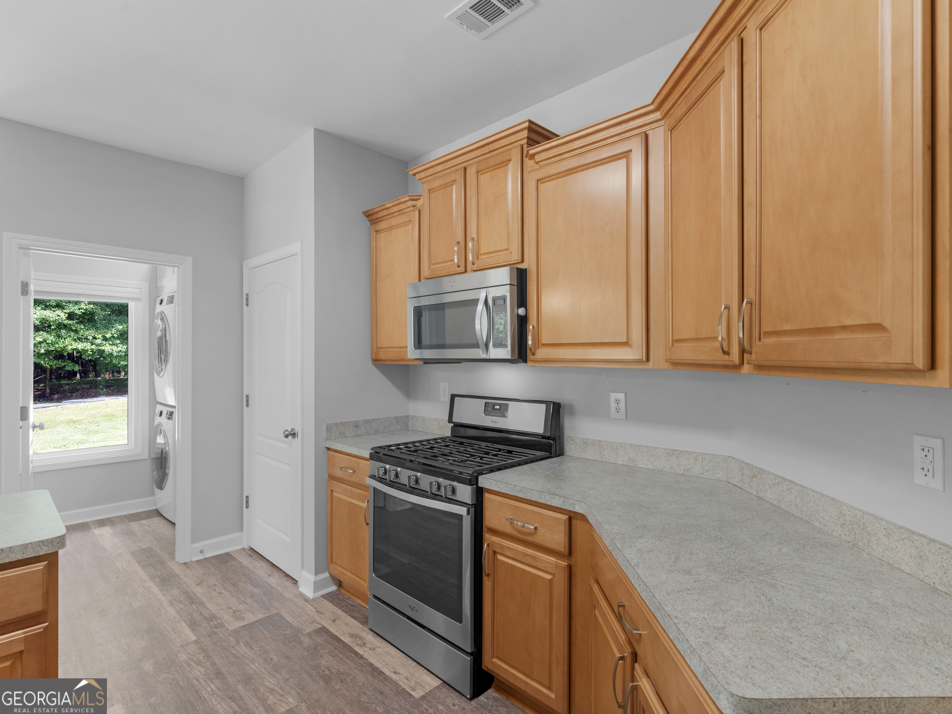 325 Lakefront Drive