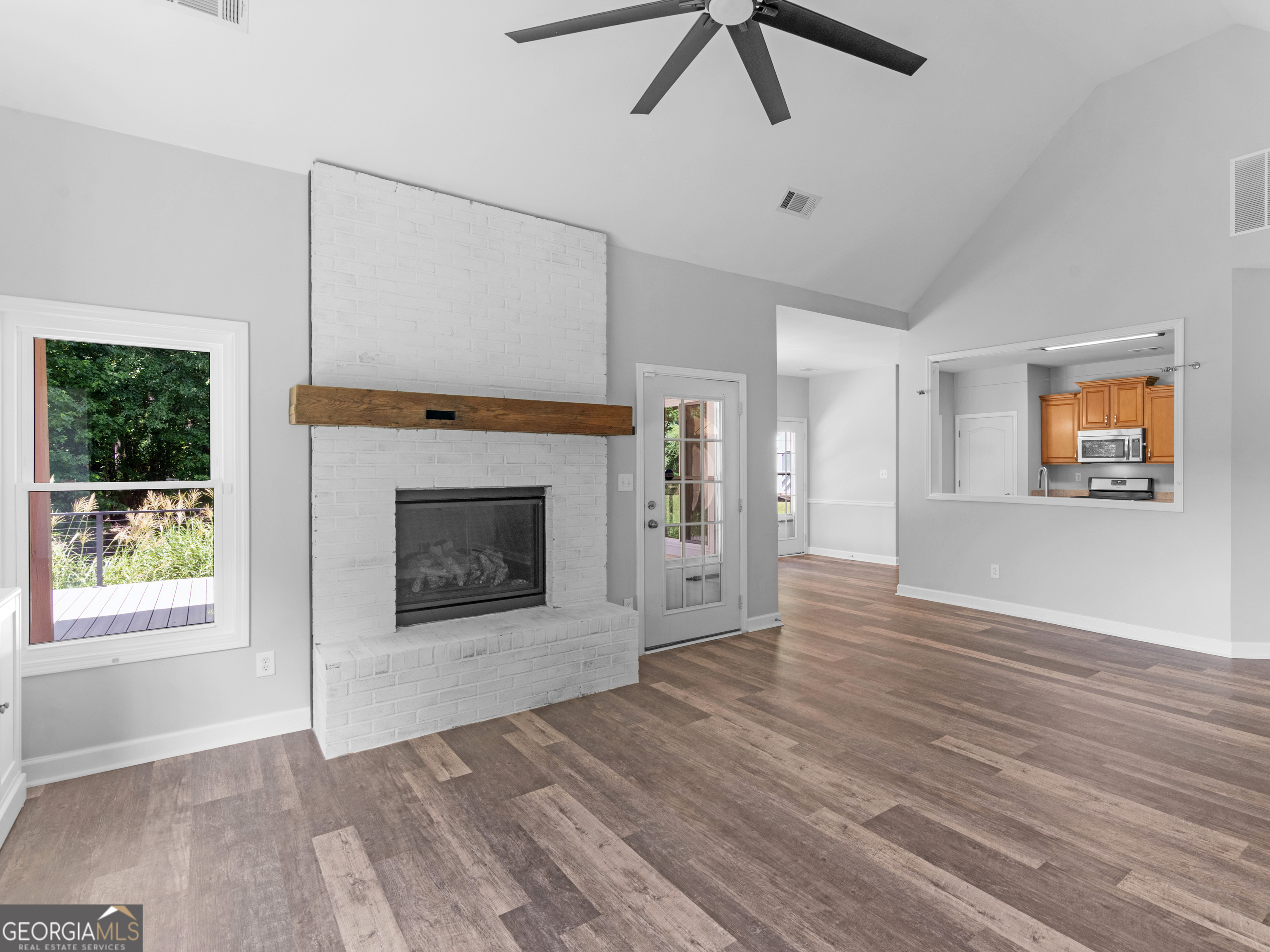 325 Lakefront Drive