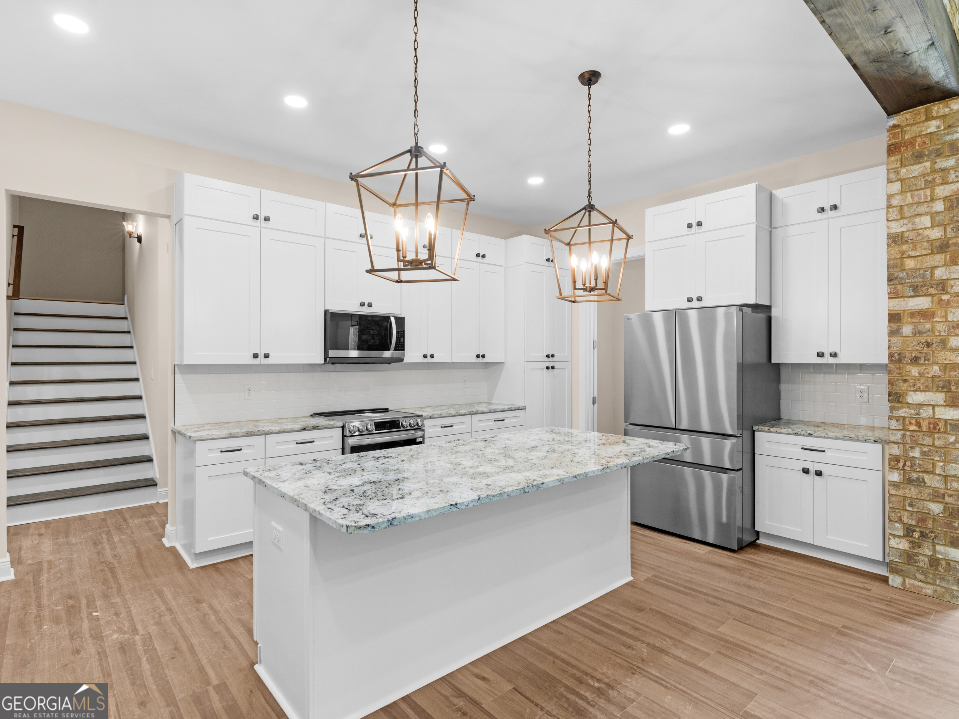 1019 Oakridge Drive