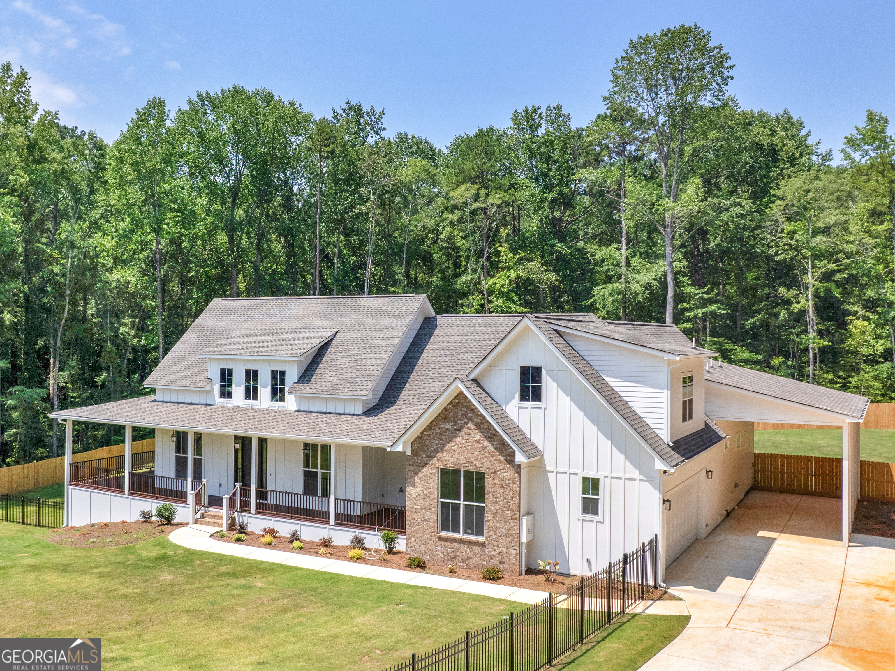 1019 Oakridge Drive